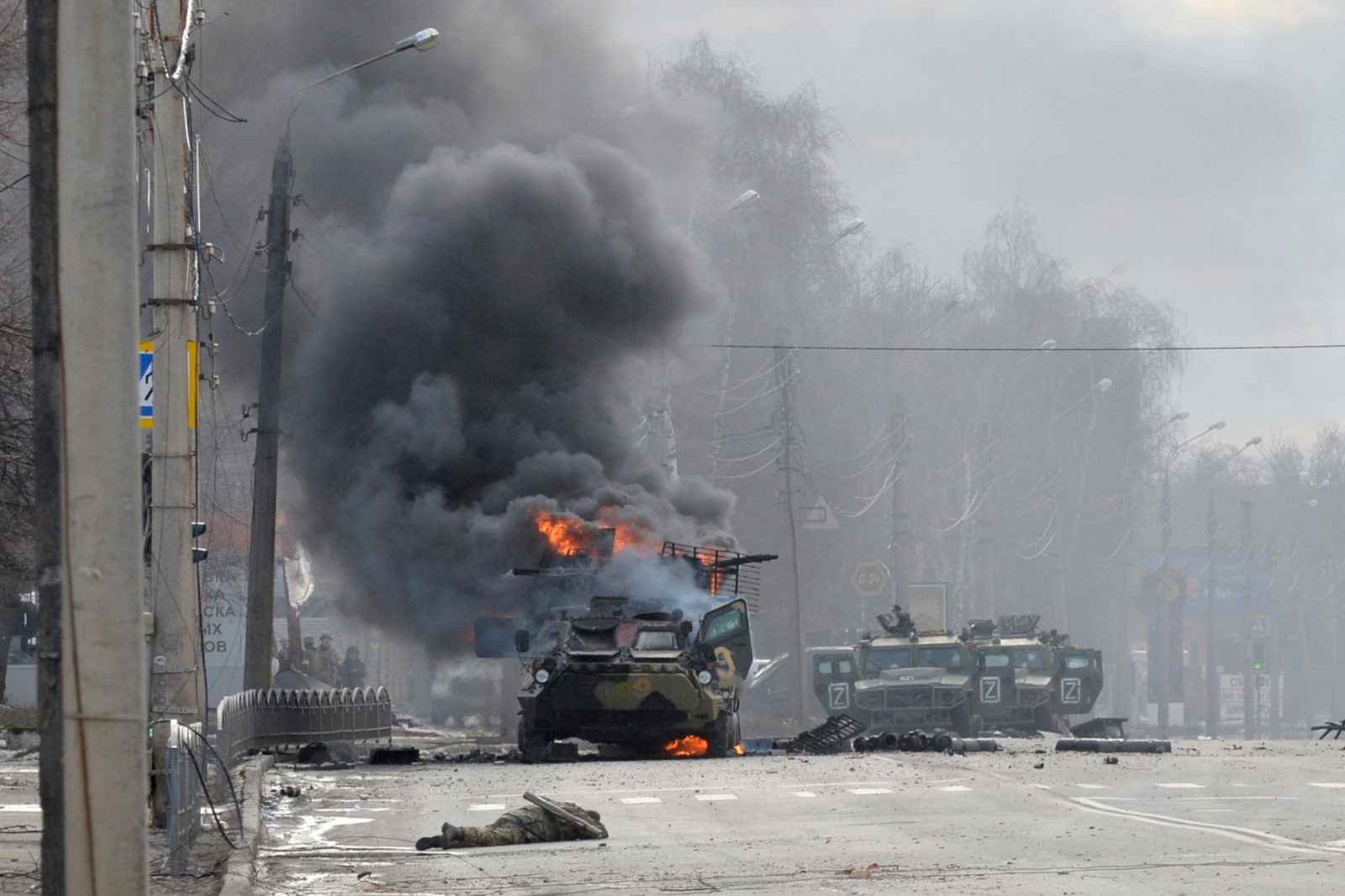 Zonă rezidențială din Harkov cu clădiri avariate și pompieri intervenind după atac dronă Harkov și explozie dispozitive explozive în regiunea Sumî cu victime. | sursa foto: G4Media Zonă rezidențială din Harkov cu clădiri avariate și pompieri intervenind după atac dronă Harkov și explozie dispozitive explozive în regiunea Sumî cu victime. | sursa foto: G4Media