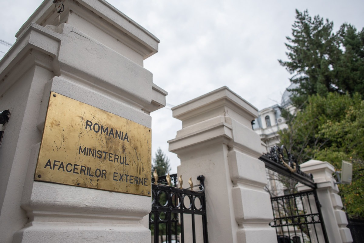 Echipa DNA efectuează percheziții la Ministerul Afacerilor Externe în dosar privind acte false și plata ilegală a salariilor fictive. | sursa foto: G4Media Echipa DNA efectuează percheziții la Ministerul Afacerilor Externe în dosar privind acte false și plata ilegală a salariilor fictive. | sursa foto: G4Media