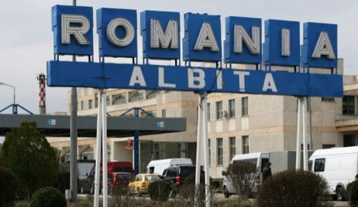 Autocar oprit la vama Albița, unde un suspect de terorism a fost reținut în baza unui mandat de arestare internațional | sursa foto: G4Media Autocar oprit la vama Albița, unde un suspect de terorism a fost reținut în baza unui mandat de arestare internațional | sursa foto: G4Media