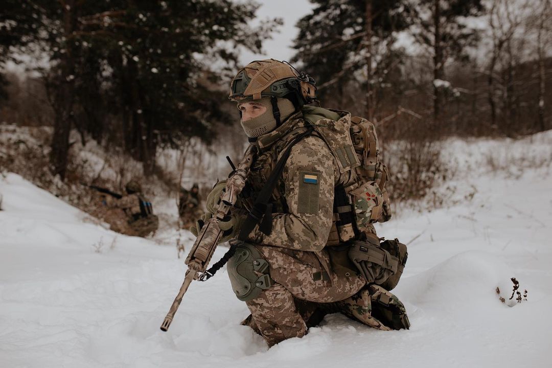 Soldați ucraineni avansați în contraofensiva Zaporijia, cu echipamente militare și dificultăți în comunicații Starlink, în zona de conflict. | sursa foto: G4Media Soldați ucraineni avansați în contraofensiva Zaporijia, cu echipamente militare și dificultăți în comunicații Starlink, în zona de conflict. | sursa foto: G4Media