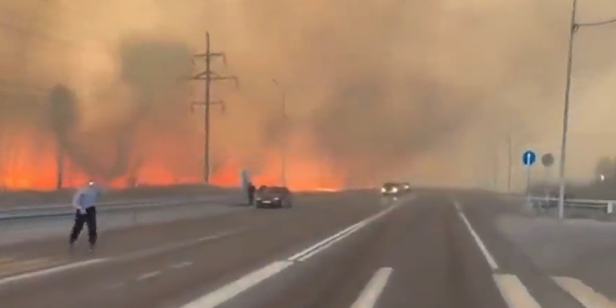 Harta Rusiei cu zone afectate de atac drone Ucraina și simboluri pentru alegeri parlamentare Rusia și atacuri cibernetice DDoS asupra sistemelor de vot electronic | sursa foto: G4Media Harta Rusiei cu zone afectate de atac drone Ucraina și simboluri pentru alegeri parlamentare Rusia și atacuri cibernetice DDoS asupra sistemelor de vot electronic | sursa foto: G4Media