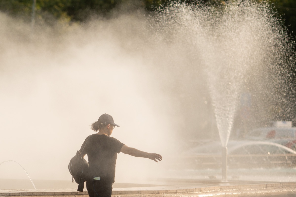 Grafic cu creșterea temperaturilor globale între 2026-2030, evidențiind căldura record din 2027 datorată fenomenului El Niño și încălzirii globale. | sursa foto: G4Media Grafic cu creșterea temperaturilor globale între 2026-2030, evidențiind căldura record din 2027 datorată fenomenului El Niño și încălzirii globale. | sursa foto: G4Media