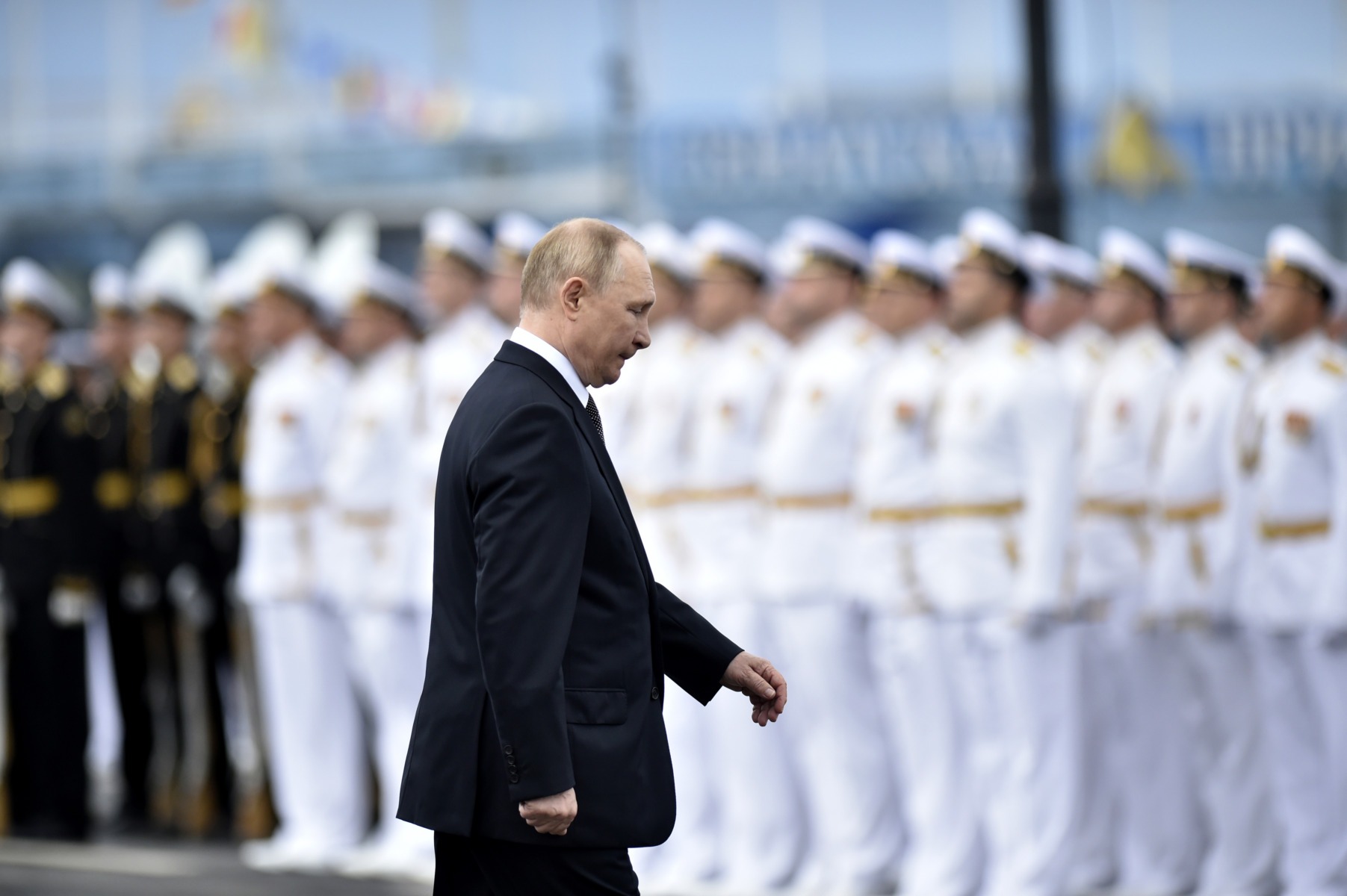 Comisar european discutând strategii pentru armata europeană și consolidarea apărării NATO în contextul industriei apărare Europa fragmentate | sursa foto: G4Media Comisar european discutând strategii pentru armata europeană și consolidarea apărării NATO în contextul industriei apărare Europa fragmentate | sursa foto: G4Media