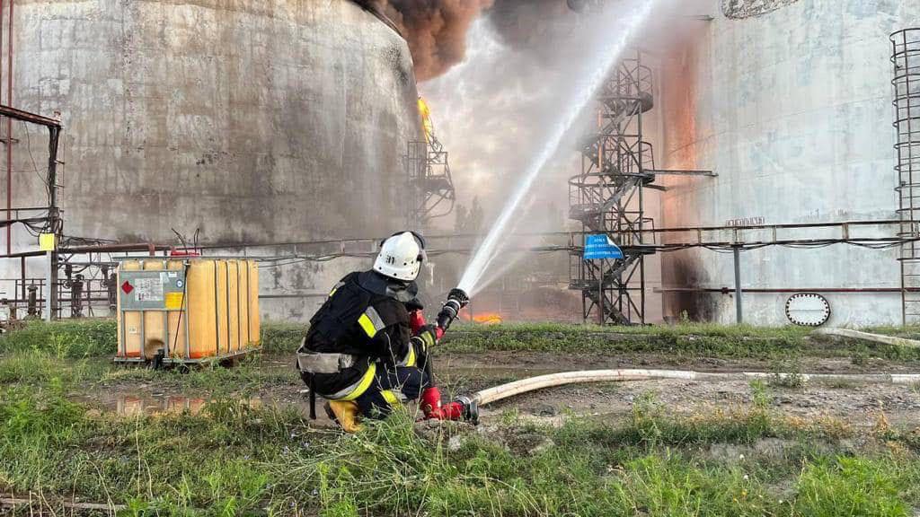 Porturi ucrainene avariate de atacuri rusești, evidențiind impactul asupra pierderilor export Ucraina și infrastructurii economice vitale. | sursa foto: G4Media Porturi ucrainene avariate de atacuri rusești, evidențiind impactul asupra pierderilor export Ucraina și infrastructurii economice vitale. | sursa foto: G4Media