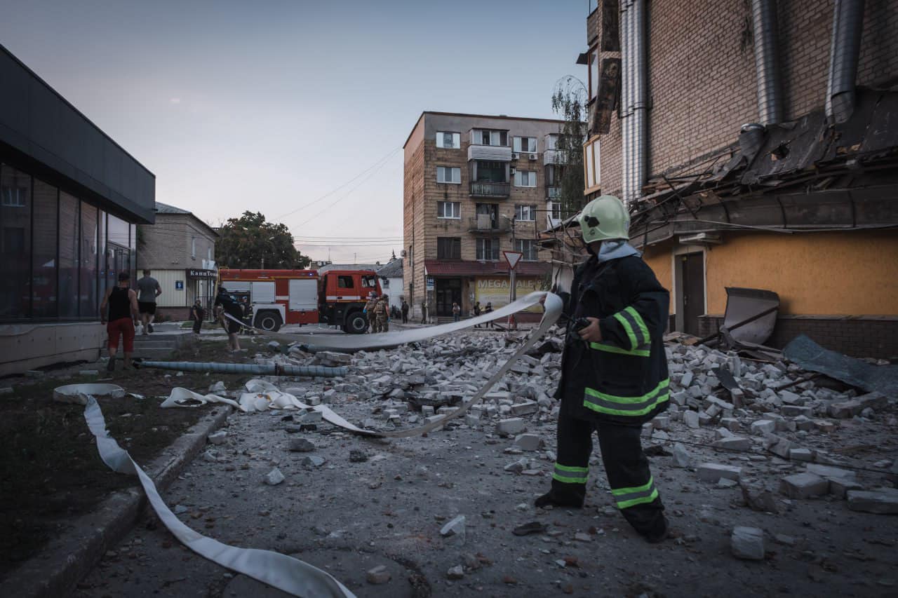 Infrastructură portuară din Odesa avariată după atacuri Rusia Ucraina, cu sisteme energetice afectate și incendii vizibile în zonă. | sursa foto: G4Media Infrastructură portuară din Odesa avariată după atacuri Rusia Ucraina, cu sisteme energetice afectate și incendii vizibile în zonă. | sursa foto: G4Media
