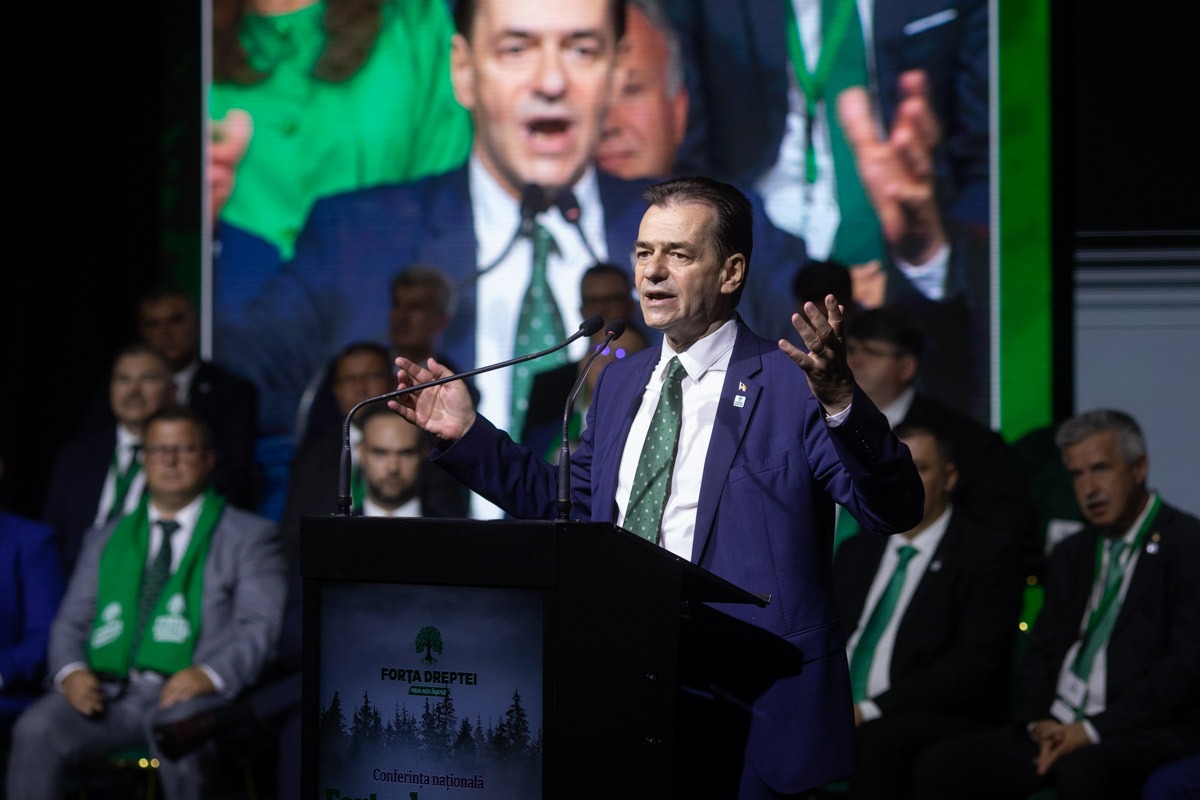 Ludovic Orban vorbind la o conferință de presă despre excludere PSD guvernare după boicot CCR privind pensii speciale magistrați în România. | sursa foto: G4Media Ludovic Orban vorbind la o conferință de presă despre excludere PSD guvernare după boicot CCR privind pensii speciale magistrați în România. | sursa foto: G4Media