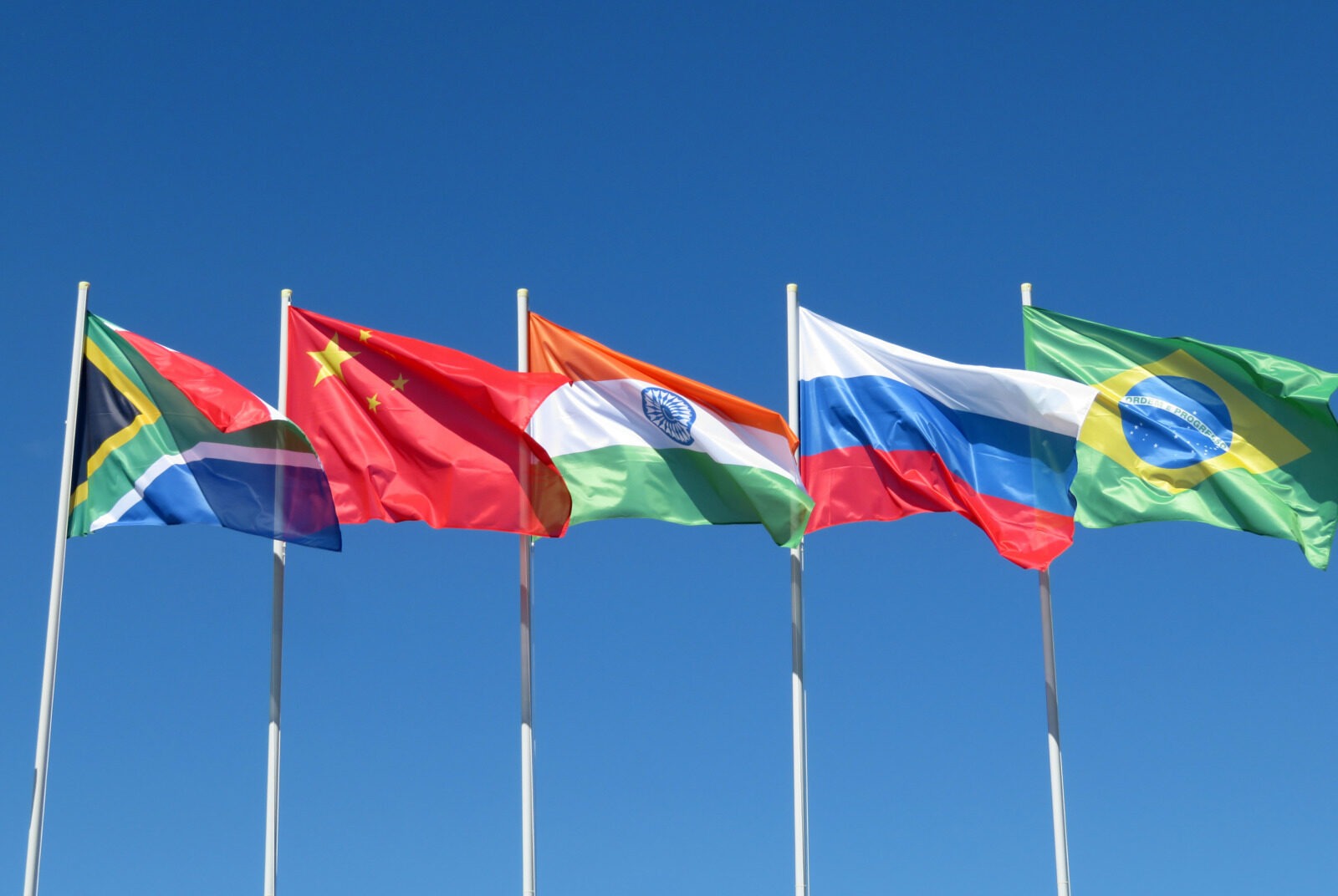 Liderii Chinei, Rusiei și Indiei discută la summitul Organizației de Cooperare de la Shanghai în Kârgâzstan, promovând relații non-occidentale. | sursa foto: G4Media Liderii Chinei, Rusiei și Indiei discută la summitul Organizației de Cooperare de la Shanghai în Kârgâzstan, promovând relații non-occidentale. | sursa foto: G4Media