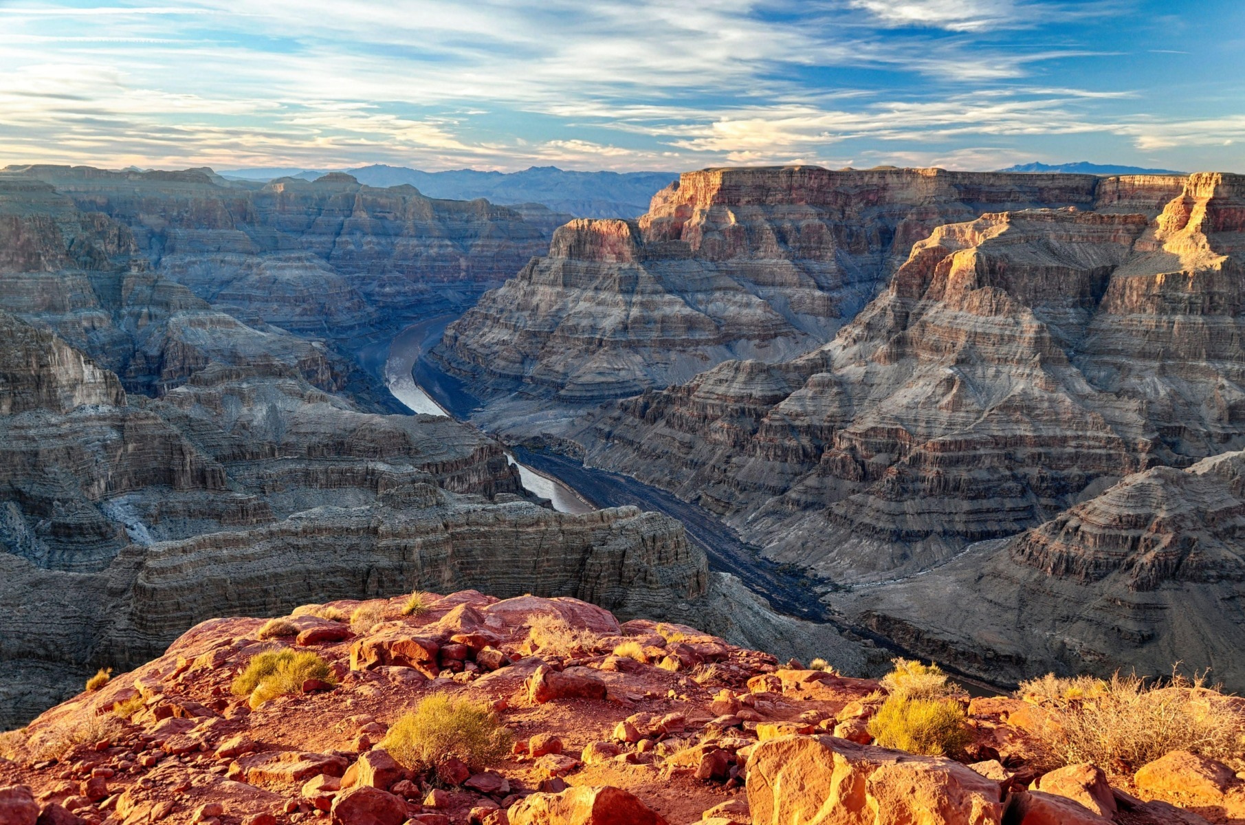 Viitură Grand Canyon transformând Bright Angel Creek într-un torent violent, cu evacuare turiști prin elicopter și inundații majore. | sursa foto: G4Media Viitură Grand Canyon transformând Bright Angel Creek într-un torent violent, cu evacuare turiști prin elicopter și inundații majore. | sursa foto: G4Media