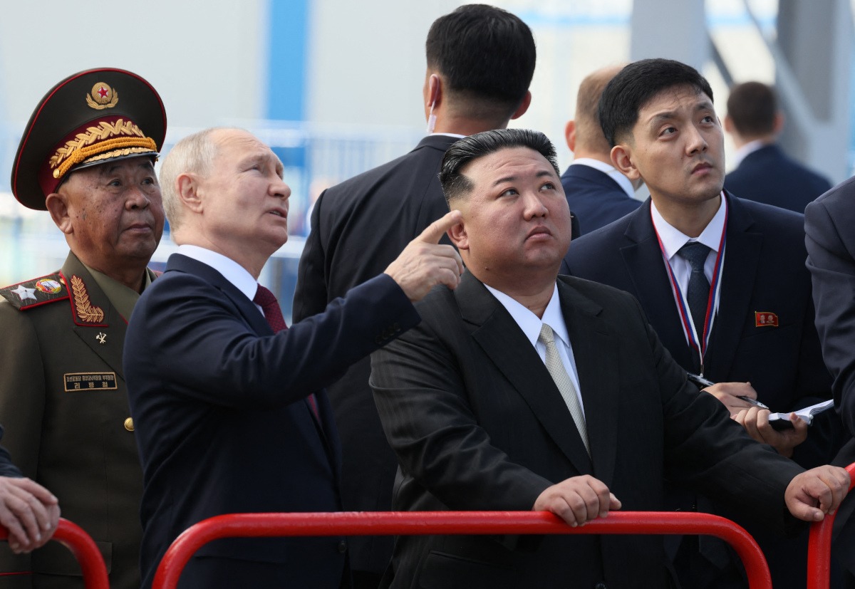 Vladimir Putin și Kim Jong-un semnează acordul pentru coordonarea sprijinului militar și securității regionale între Rusia și Coreea de Nord. | sursa foto: G4Media Vladimir Putin și Kim Jong-un semnează acordul pentru coordonarea sprijinului militar și securității regionale între Rusia și Coreea de Nord. | sursa foto: G4Media