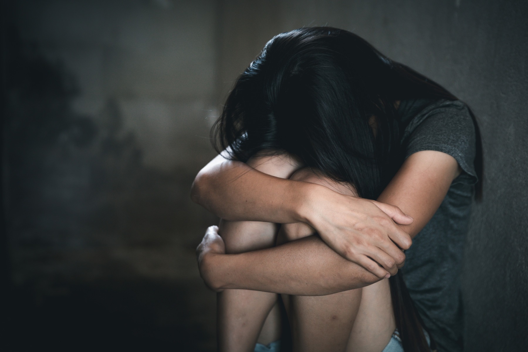 Doi bărbați reținuți de DIICOT în București pentru exploatare sexuală minori, trafic de persoane și proxenetism, anchetă în curs. | sursa foto: G4Media Doi bărbați reținuți de DIICOT în București pentru exploatare sexuală minori, trafic de persoane și proxenetism, anchetă în curs. | sursa foto: G4Media