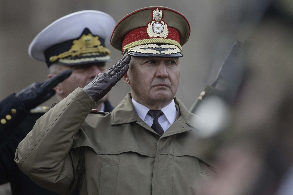 Generalul Vlad Gheorghiță sosind la sediul DNA pentru audiere în dosar angajări Armată, însoțit de avocat, în fața procurorilor militari Anticorupție | sursa foto: G4Media Generalul Vlad Gheorghiță sosind la sediul DNA pentru audiere în dosar angajări Armată, însoțit de avocat, în fața procurorilor militari Anticorupție | sursa foto: G4Media