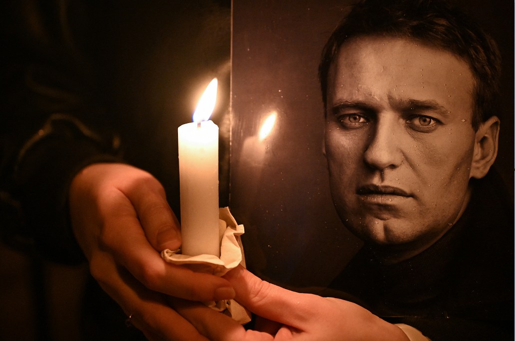 Portret al lui Alexei Navalnîi cu fundal neutru, ilustrând cazul otrăvirii în închisoare cu toxina broaștei săgeată, confirmată de anchete internaționale. | sursa foto: G4Media Portret al lui Alexei Navalnîi cu fundal neutru, ilustrând cazul otrăvirii în închisoare cu toxina broaștei săgeată, confirmată de anchete internaționale. | sursa foto: G4Media