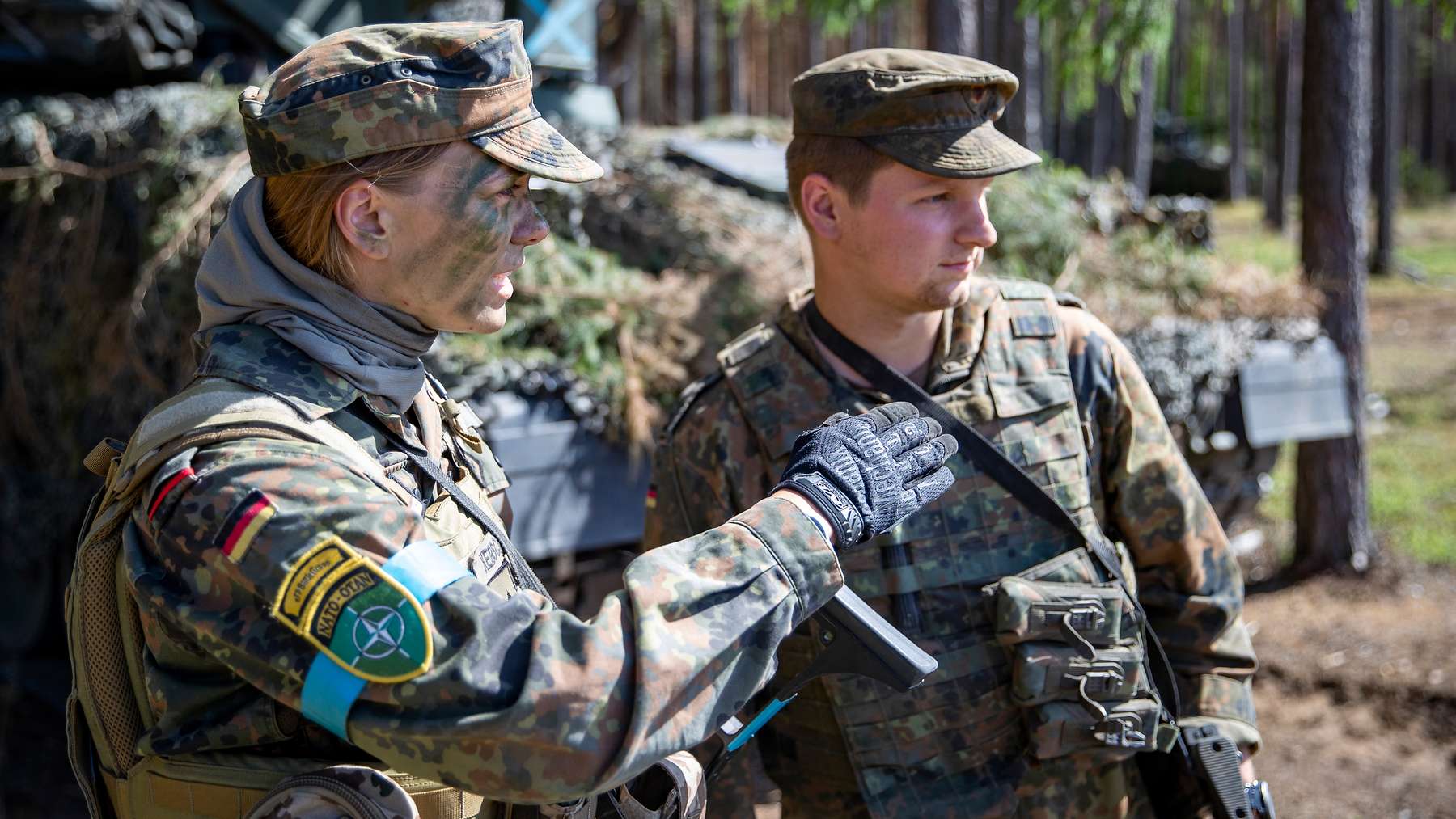 Militari germani în Lituania în timpul exercițiilor militare NATO cu tancuri și vehicule blindate pentru apărarea flanc estic al NATO. | sursa foto: G4Media Militari germani în Lituania în timpul exercițiilor militare NATO cu tancuri și vehicule blindate pentru apărarea flanc estic al NATO. | sursa foto: G4Media