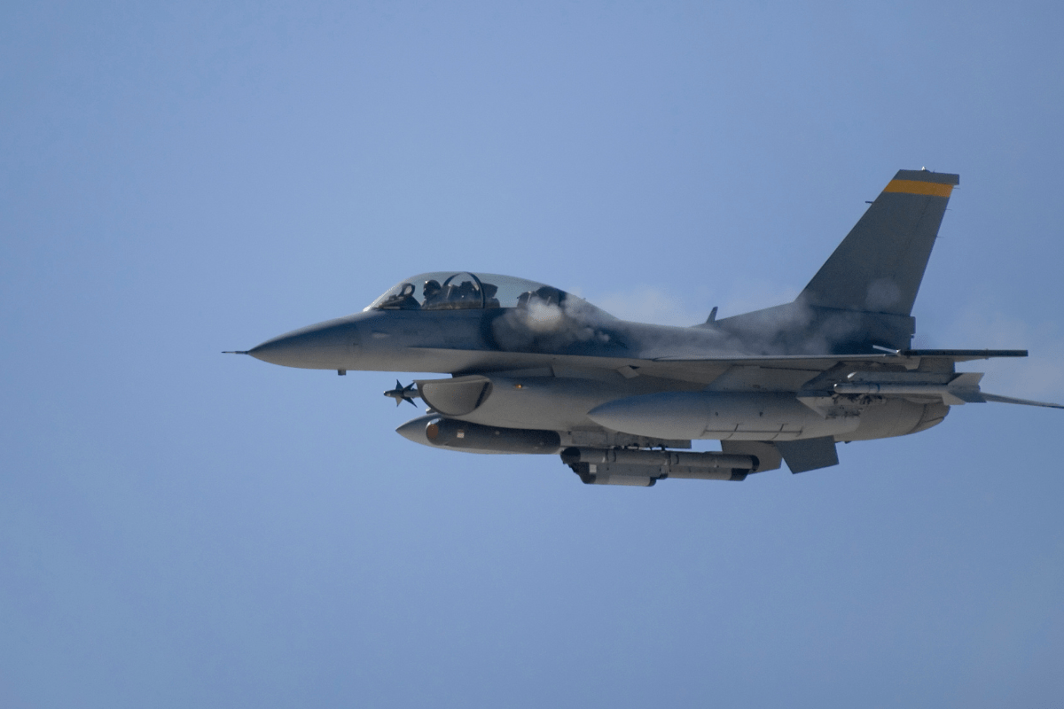 Avioane vânătoare Turcia în zbor deasupra bazei Amari, pregătite pentru misiuni poliție aeriană NATO în spațiul aerian țărilor baltice. | sursa foto: G4Media Avioane vânătoare Turcia în zbor deasupra bazei Amari, pregătite pentru misiuni poliție aeriană NATO în spațiul aerian țărilor baltice. | sursa foto: G4Media