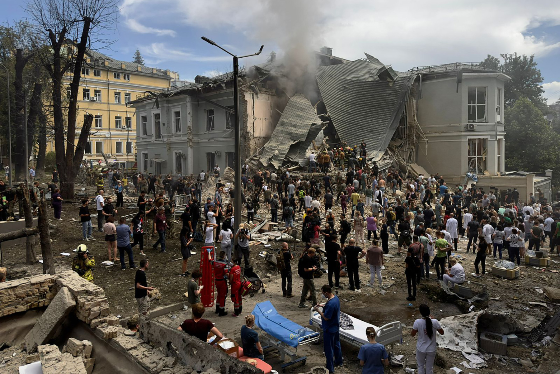 Ruinele unei locuințe distruse în Bogoduhiv după atac rusesc Harkov, cu victime civile și copii uciși în interior. | sursa foto: G4Media Ruinele unei locuințe distruse în Bogoduhiv după atac rusesc Harkov, cu victime civile și copii uciși în interior. | sursa foto: G4Media