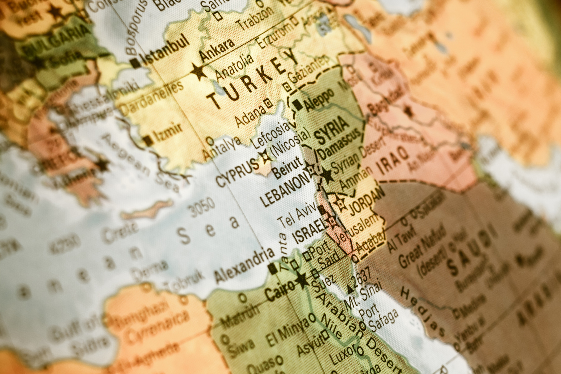 Prințul moștenitor Mohammed bin Salman, președintele Recep Tayyip Erdoğan și premierul Shehbaz Sharif semnează pactul pentru alianță militară Orientul Mijlociu, cooperare apărare și securitate regională. | sursa foto: G4Media Prințul moștenitor Mohammed bin Salman, președintele Recep Tayyip Erdoğan și premierul Shehbaz Sharif semnează pactul pentru alianță militară Orientul Mijlociu, cooperare apărare și securitate regională. | sursa foto: G4Media