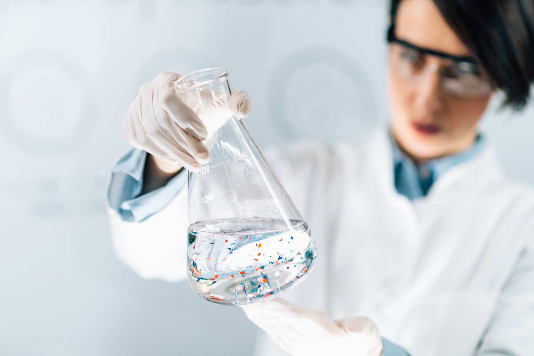 Diagramă cu estimări ale costurilor decontaminării PFAS și impactului asupra sănătății în UE până în 2050, evidențiind scenarii variate. | sursa foto: G4Media Diagramă cu estimări ale costurilor decontaminării PFAS și impactului asupra sănătății în UE până în 2050, evidențiind scenarii variate. | sursa foto: G4Media