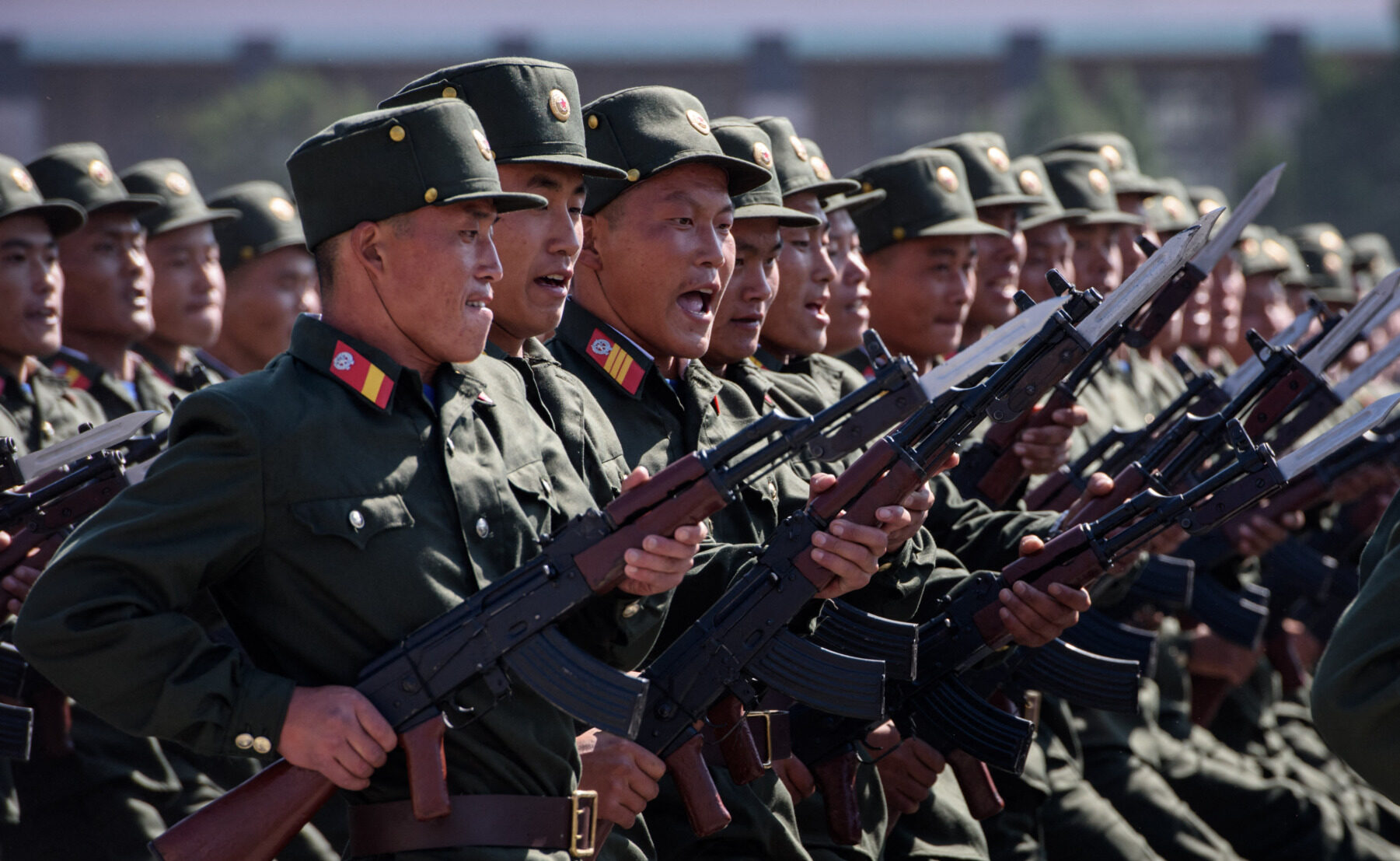 Militari nord-coreeni în uniforme de luptă desfășurați în teren în Rusia, evidențiind pierderi militare și cooperare militară Moscova Phenian. | sursa foto: G4Media Militari nord-coreeni în uniforme de luptă desfășurați în teren în Rusia, evidențiind pierderi militare și cooperare militară Moscova Phenian. | sursa foto: G4Media
