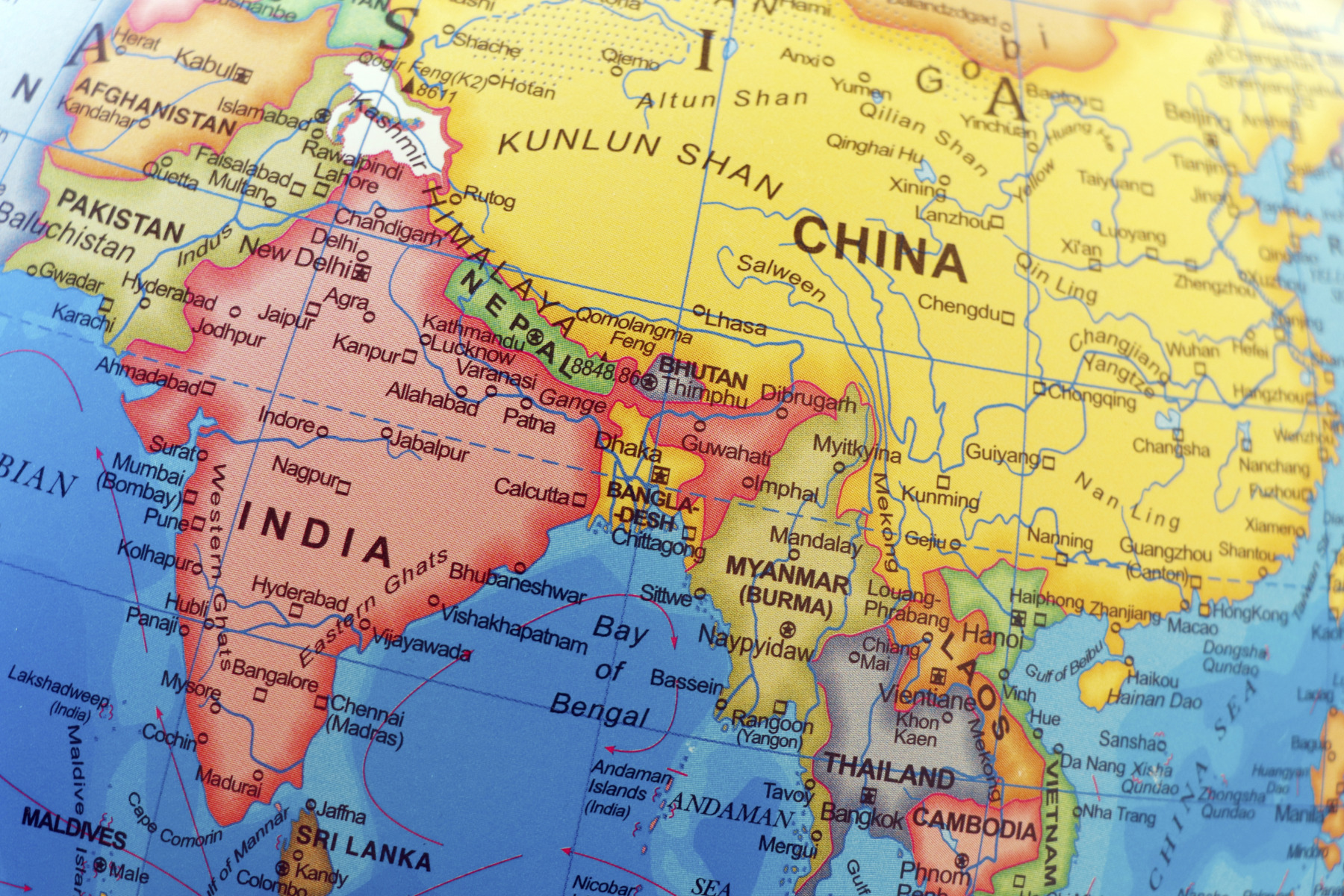 Trei bărbați în fața tribunalului din India, condamnați pentru viol în grup și violență sexuală femei, în cazul cu condamnare moarte India. | sursa foto: G4Media Trei bărbați în fața tribunalului din India, condamnați pentru viol în grup și violență sexuală femei, în cazul cu condamnare moarte India. | sursa foto: G4Media