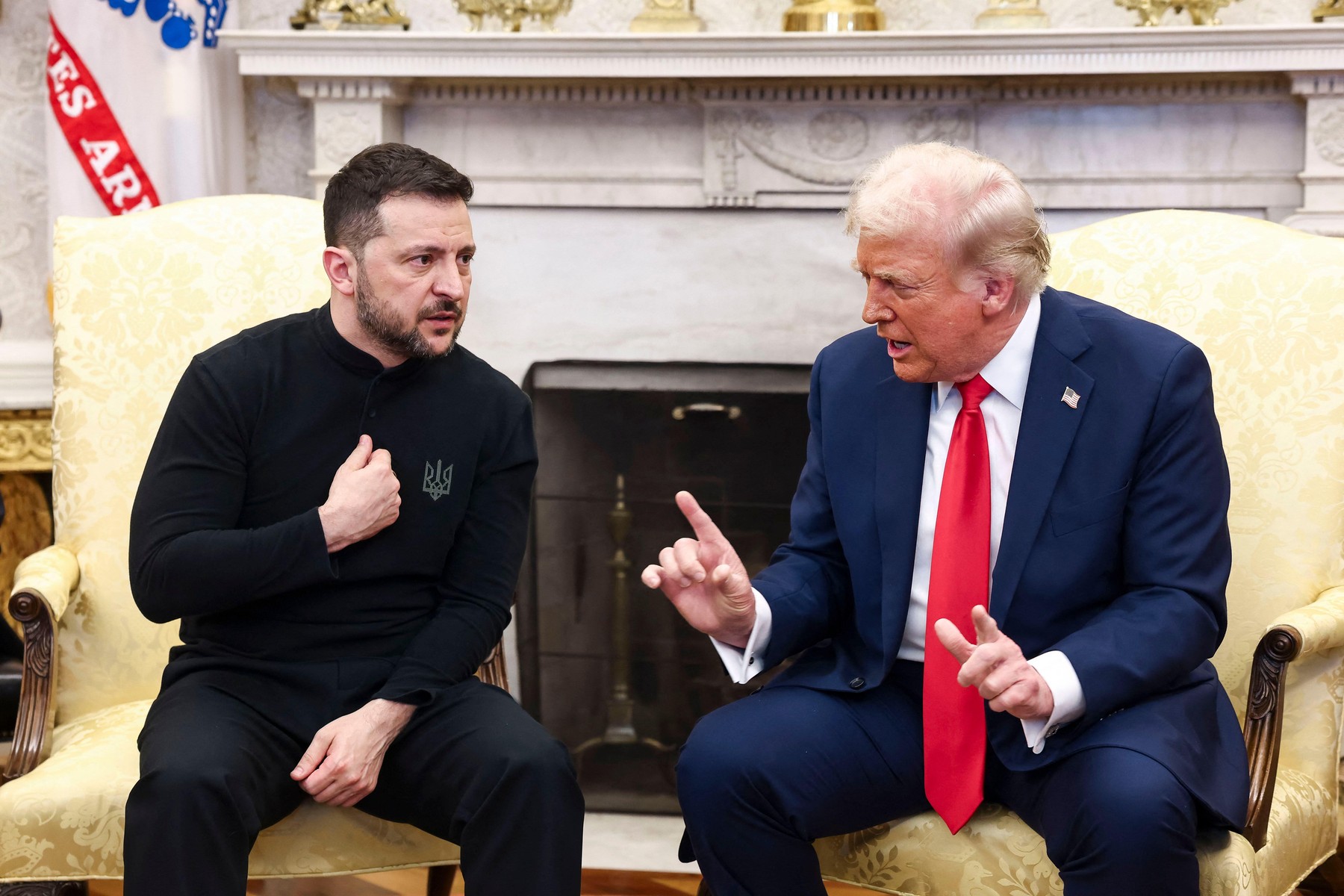 Donald Trump discutând cu consilieri în biroul Oval, ilustrând tensiunile între facțiuni Casa Albă privind sprijinul militar Ucraina. | sursa foto: G4Media Donald Trump discutând cu consilieri în biroul Oval, ilustrând tensiunile între facțiuni Casa Albă privind sprijinul militar Ucraina. | sursa foto: G4Media