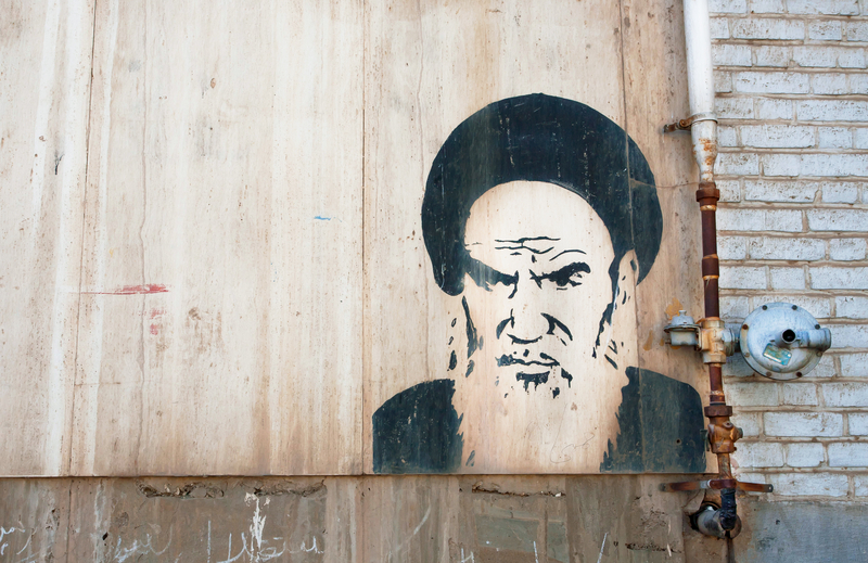 Locuitori iranieni scandând de la balcoane mesaje împotriva lui Khamenei în ajunul Revoluției islamice din 1979 și dictaturii Teheran. | sursa foto: G4Media Locuitori iranieni scandând de la balcoane mesaje împotriva lui Khamenei în ajunul Revoluției islamice din 1979 și dictaturii Teheran. | sursa foto: G4Media