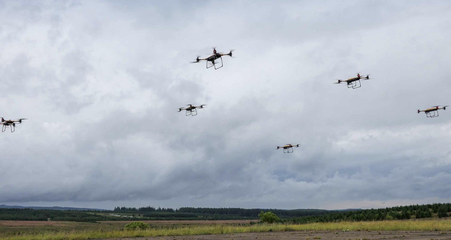 Drone ucrainene doborâte de apărarea rusă în timpul unui atac asupra infrastructurii critice din Crimeea și regiunea Leningrad, cu incendii vizibile. | sursa foto: G4Media Drone ucrainene doborâte de apărarea rusă în timpul unui atac asupra infrastructurii critice din Crimeea și regiunea Leningrad, cu incendii vizibile. | sursa foto: G4Media