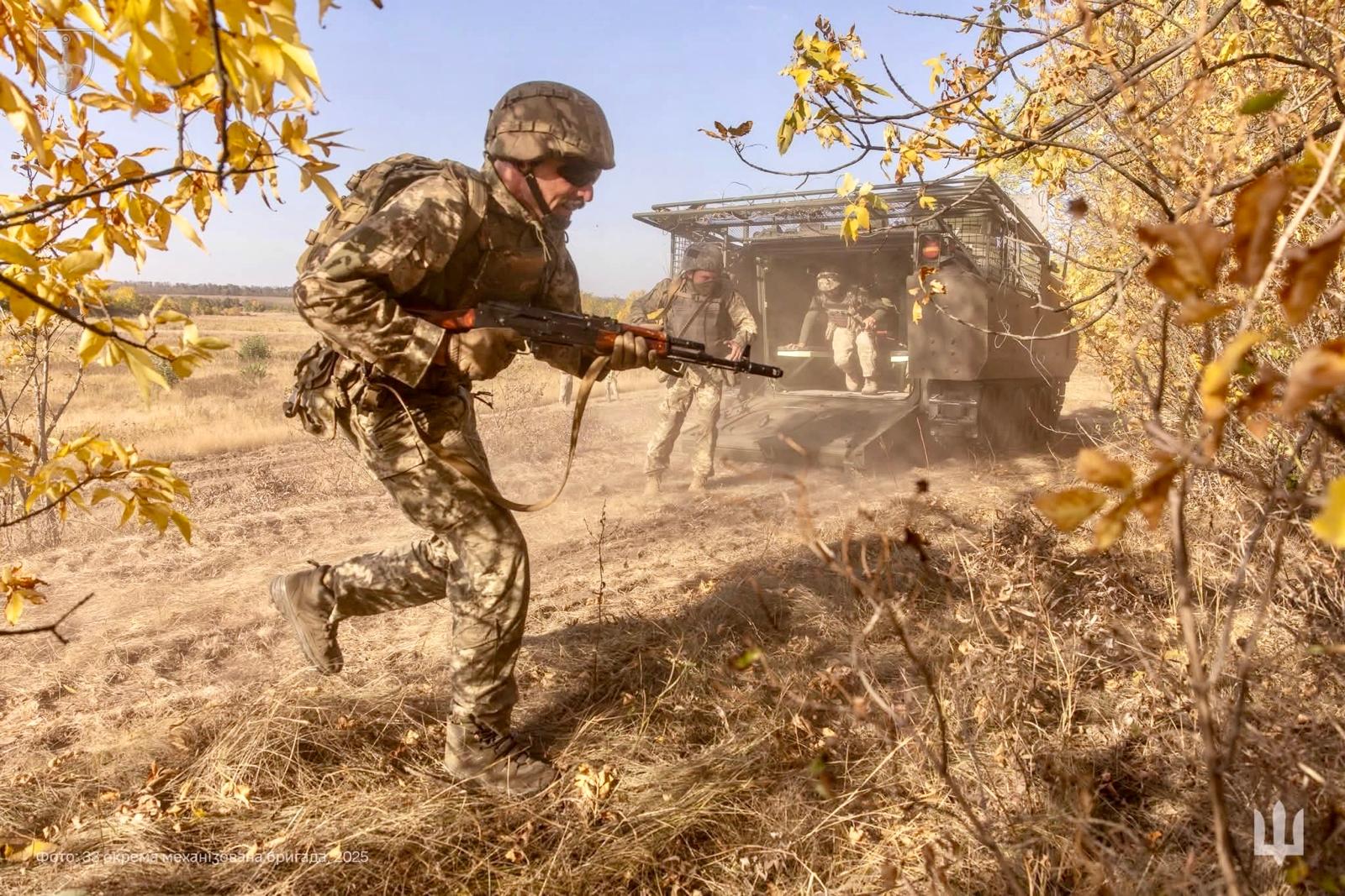 Harta militară detaliată arătând pozițiile trupelor rusești încercuite și pierderile teritoriale Rusia în urma contraofensivei ucrainene din zona Lyman, estul Ucrainei. | sursa foto: G4Media Harta militară detaliată arătând pozițiile trupelor rusești încercuite și pierderile teritoriale Rusia în urma contraofensivei ucrainene din zona Lyman, estul Ucrainei. | sursa foto: G4Media