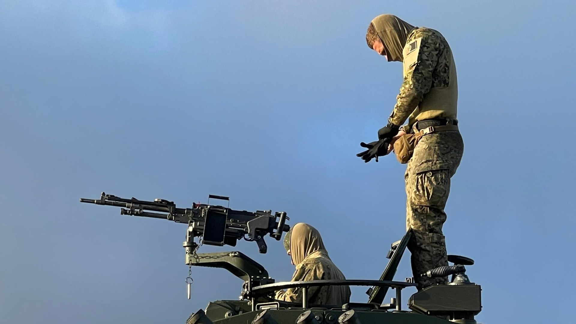 Oficiali europeni discutând strategii pentru un NATO european și consolidarea apărării europene în contextul retragerii SUA din NATO. | sursa foto: G4Media Oficiali europeni discutând strategii pentru un NATO european și consolidarea apărării europene în contextul retragerii SUA din NATO. | sursa foto: G4Media