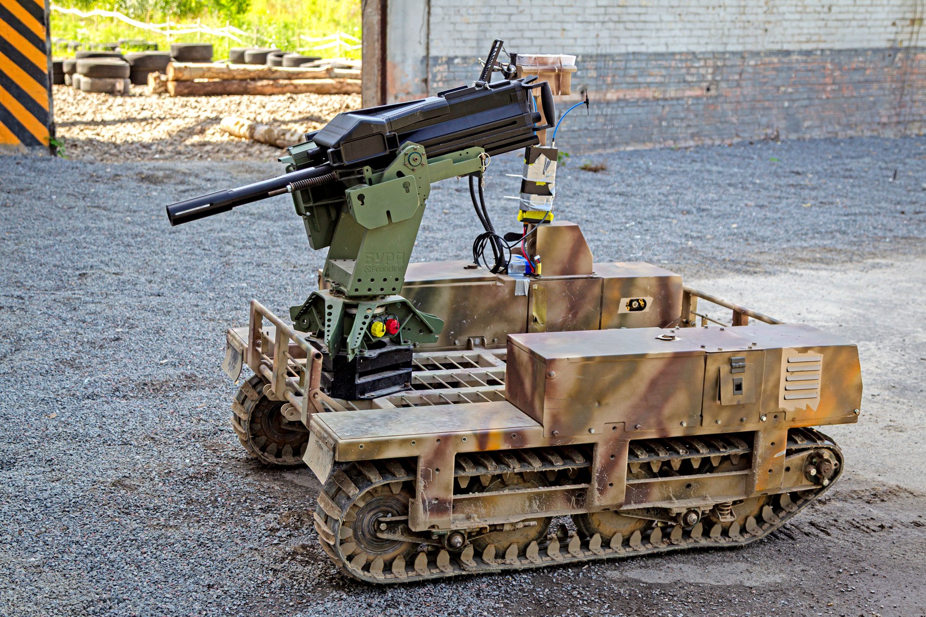 Drone terestre ucrainene și vehicule robotizate în acțiune pe front, parte din armata roboți Ucraina pentru apărare zonală eficientă. | sursa foto: G4Media Drone terestre ucrainene și vehicule robotizate în acțiune pe front, parte din armata roboți Ucraina pentru apărare zonală eficientă. | sursa foto: G4Media