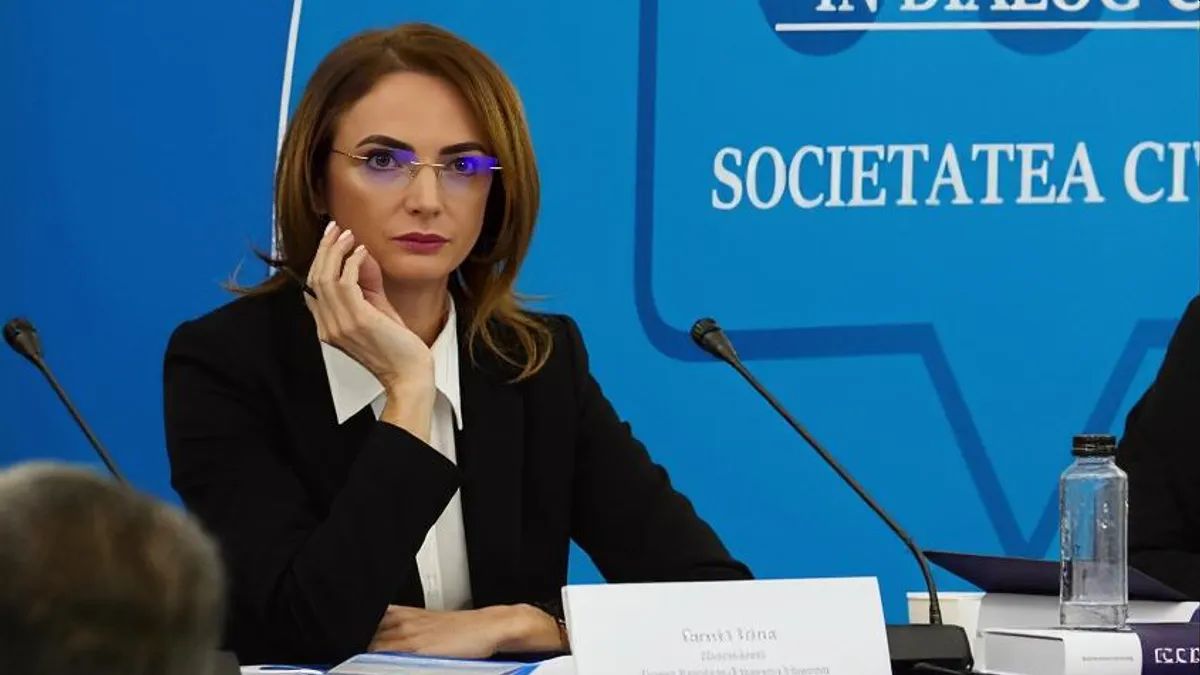 Președinta ICCJ Lia Savonea prezentând expertiza pensii magistrați privind legea Bolojan și calcul pensie contributivă în fața Curții Constituționale. | sursa foto: G4Media Președinta ICCJ Lia Savonea prezentând expertiza pensii magistrați privind legea Bolojan și calcul pensie contributivă în fața Curții Constituționale. | sursa foto: G4Media