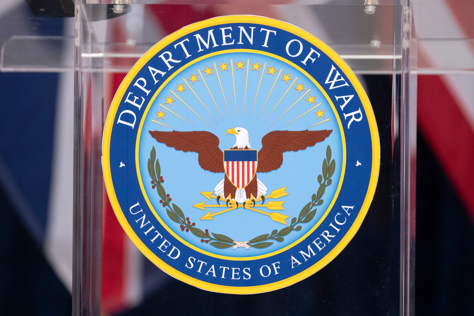 Linie de asamblare în fabrică americană cu muncitori și componente pentru producția armament SUA, stocuri muniții și apărare antiaeriană redusă | sursa foto: G4Media Linie de asamblare în fabrică americană cu muncitori și componente pentru producția armament SUA, stocuri muniții și apărare antiaeriană redusă | sursa foto: G4Media