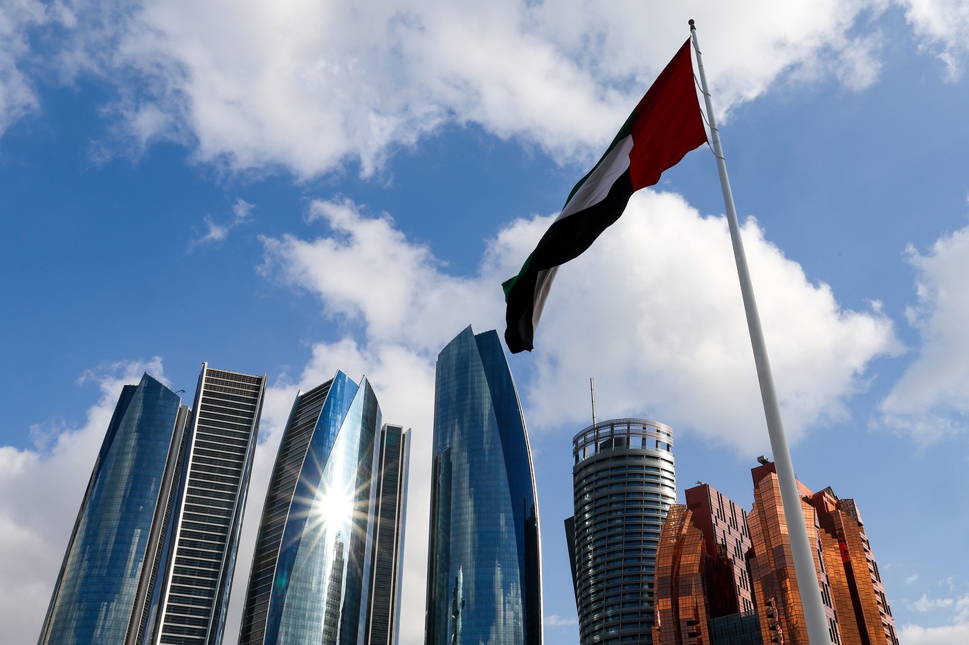 Negociatori ucraineni și ruși discutând în sala de conferințe la Abu Dhabi despre zone tampon în contextul atacului Rusiei asupra Ucrainei. | sursa foto: G4Media Negociatori ucraineni și ruși discutând în sala de conferințe la Abu Dhabi despre zone tampon în contextul atacului Rusiei asupra Ucrainei. | sursa foto: G4Media