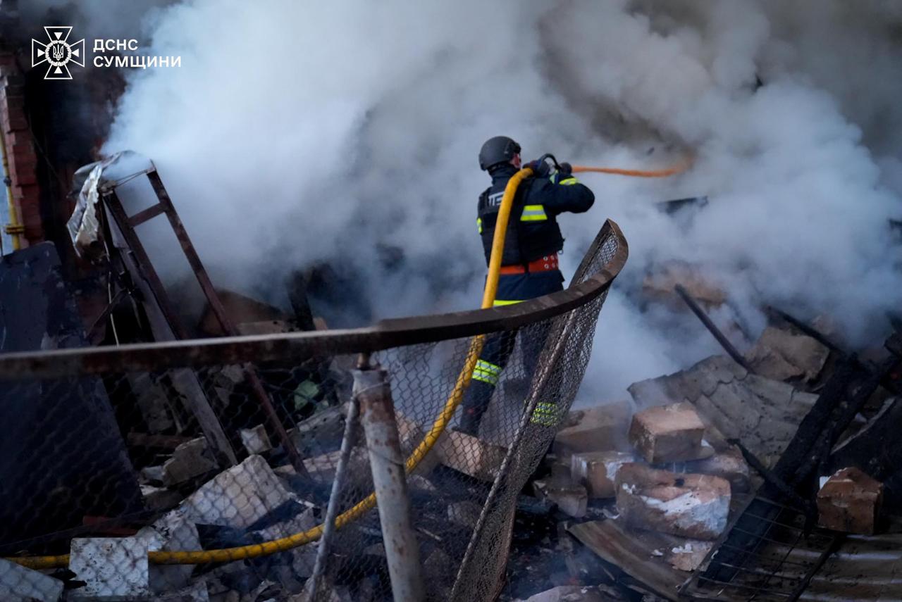 Fragmente de rachete hipersonice rusești au avariat geamurile biroului OMS din Kiev, parte a infrastructurii civile avariate în atacul rusesc Ucraina. | sursa foto: G4Media Fragmente de rachete hipersonice rusești au avariat geamurile biroului OMS din Kiev, parte a infrastructurii civile avariate în atacul rusesc Ucraina. | sursa foto: G4Media
