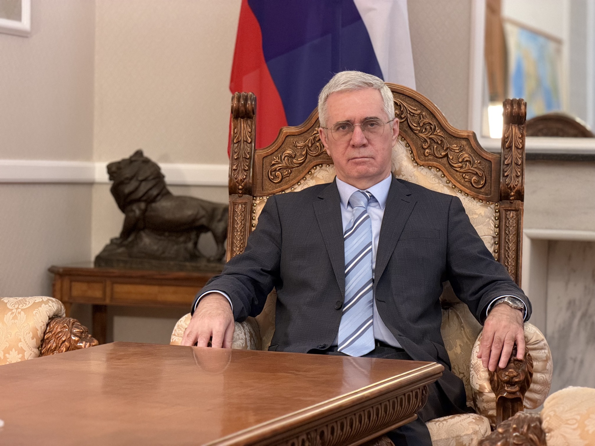 Ambasadorul Rusiei la Ministerul de Externe România în timpul convorbirii oficiale privind expulzarea diplomatului rus după incidentele cu drone rusești. | sursa foto: G4Media Ambasadorul Rusiei la Ministerul de Externe România în timpul convorbirii oficiale privind expulzarea diplomatului rus după incidentele cu drone rusești. | sursa foto: G4Media