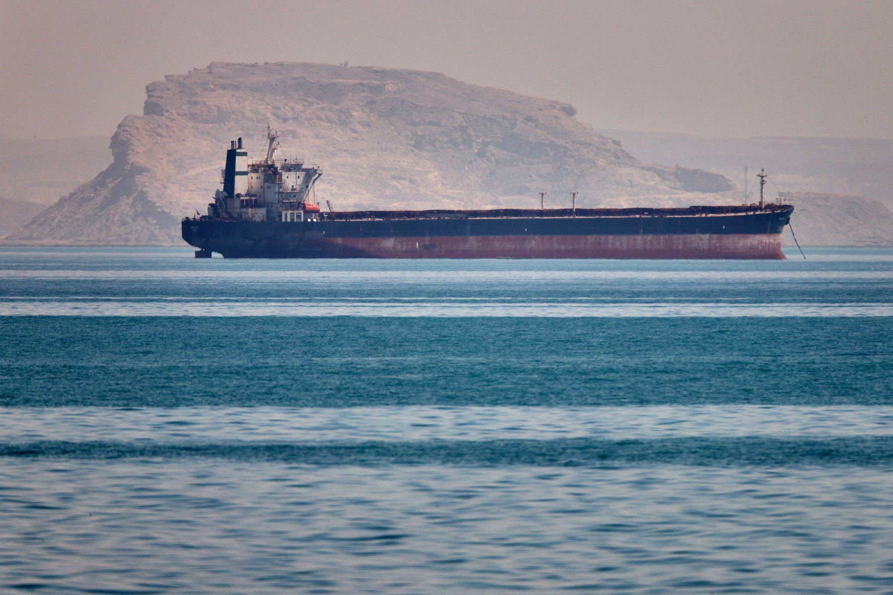 Harta detaliată a Strâmtorii Ormuz evidențiind coridorul maritim propus și zonele de control iranian în contextul condițiilor de redeschidere și eforturilor diplomatice Qatar. | sursa foto: G4Media Harta detaliată a Strâmtorii Ormuz evidențiind coridorul maritim propus și zonele de control iranian în contextul condițiilor de redeschidere și eforturilor diplomatice Qatar. | sursa foto: G4Media