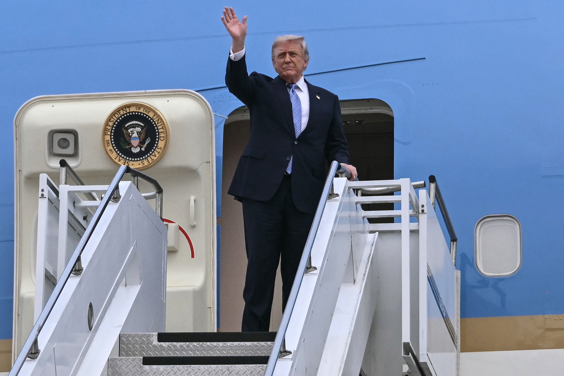 Donald Trump anunțând reluarea discuțiilor SUA Iran după evitarea atacului petrolier din Strâmtoarea Hormuz și incidentul din Oman | sursa foto: G4Media Donald Trump anunțând reluarea discuțiilor SUA Iran după evitarea atacului petrolier din Strâmtoarea Hormuz și incidentul din Oman | sursa foto: G4Media