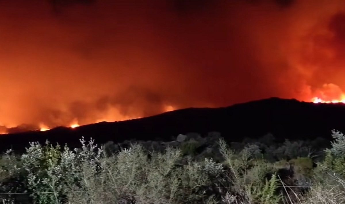 Pompieri ucraineni echipați complet intervenind în Franța pentru stingerea incendiilor de vegetație, parte din Ucraina Mecanism Protecție Civilă. | sursa foto: G4Media Pompieri ucraineni echipați complet intervenind în Franța pentru stingerea incendiilor de vegetație, parte din Ucraina Mecanism Protecție Civilă. | sursa foto: G4Media