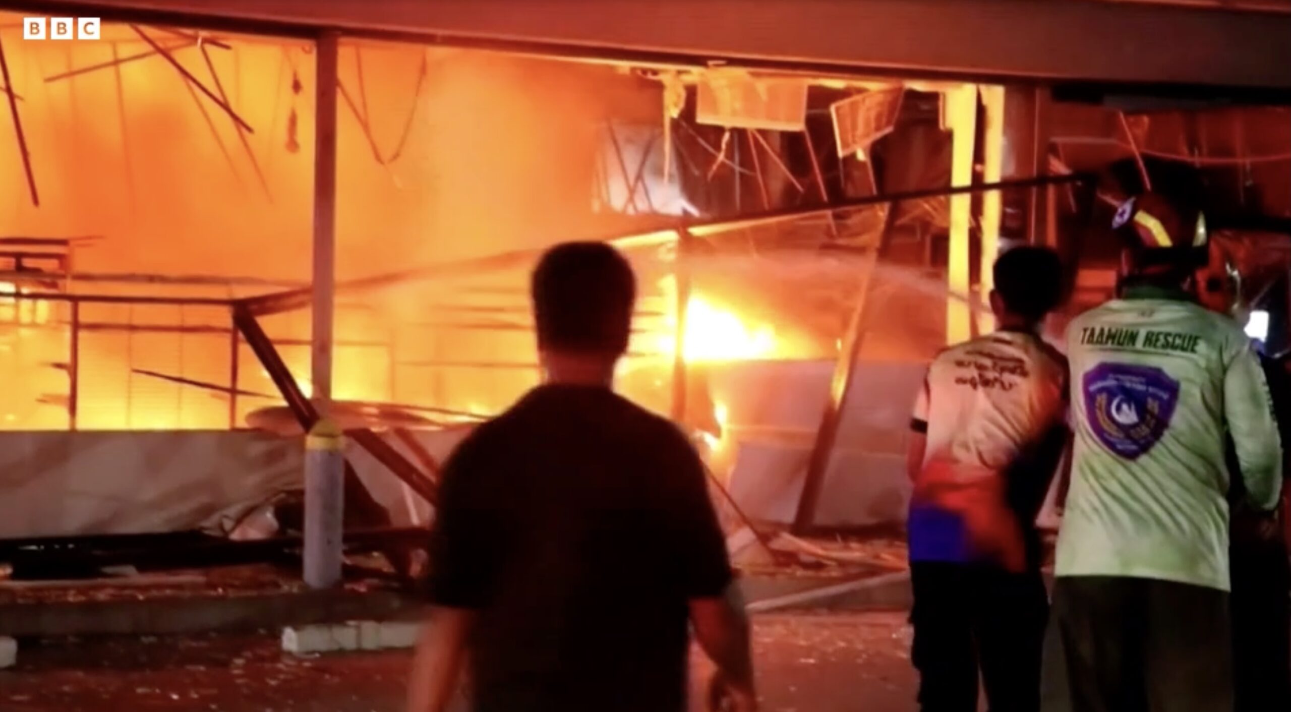 Turnuri de telecomunicații incendiate în provinciile de frontieră din sudul Thailandei, afectate de atacuri incendiare Thailanda și insurgență sud Thailanda pentru autonomie musulmani sud. | sursa foto: G4Media Turnuri de telecomunicații incendiate în provinciile de frontieră din sudul Thailandei, afectate de atacuri incendiare Thailanda și insurgență sud Thailanda pentru autonomie musulmani sud. | sursa foto: G4Media