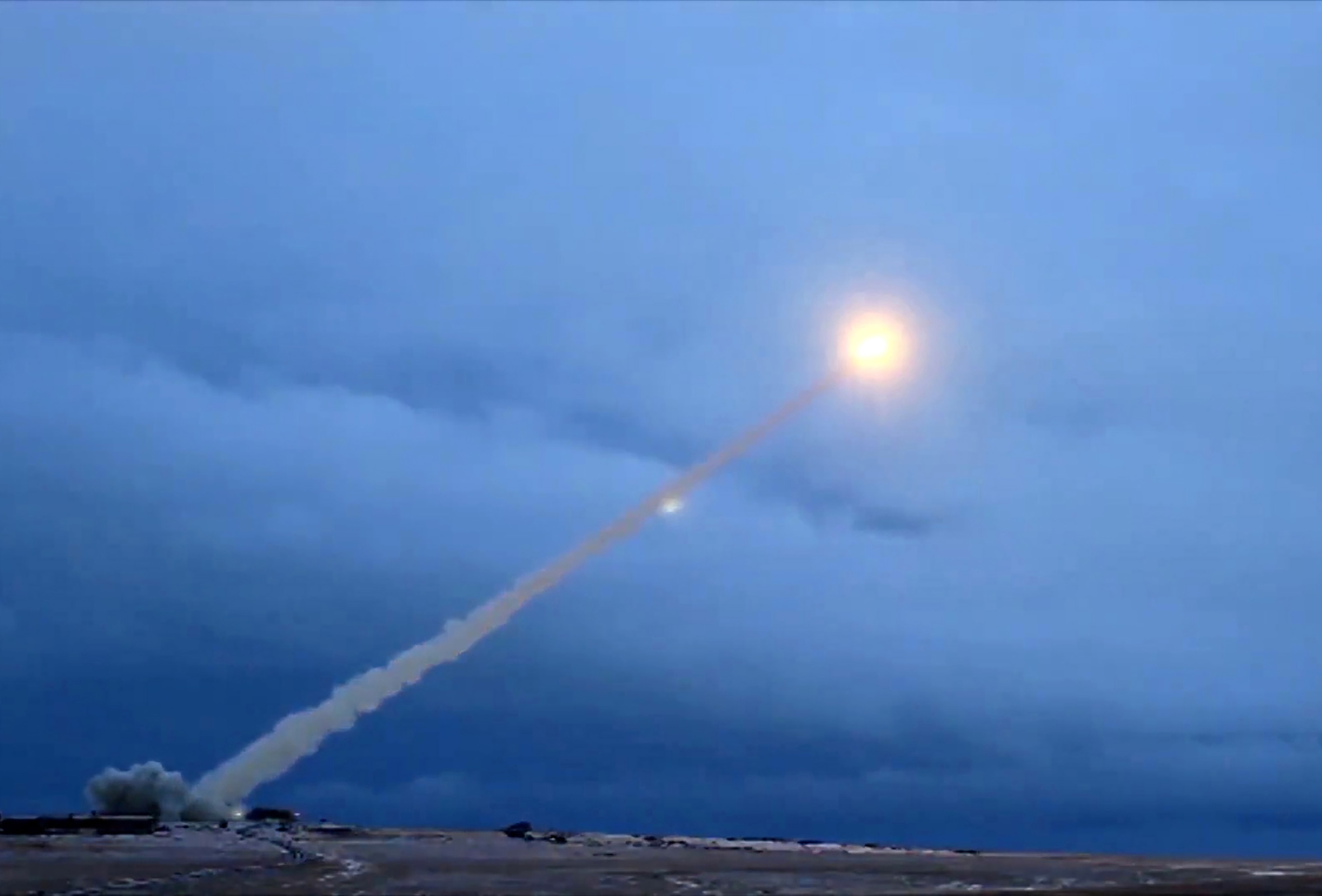 Echipamente militare și aeronave Il-96-7 SKIP și A-50U pregătite pentru teste militare Rusia cu rachetă cu propulsie nucleară Burevestnik și riscuri radiații. | sursa foto: G4Media Echipamente militare și aeronave Il-96-7 SKIP și A-50U pregătite pentru teste militare Rusia cu rachetă cu propulsie nucleară Burevestnik și riscuri radiații. | sursa foto: G4Media