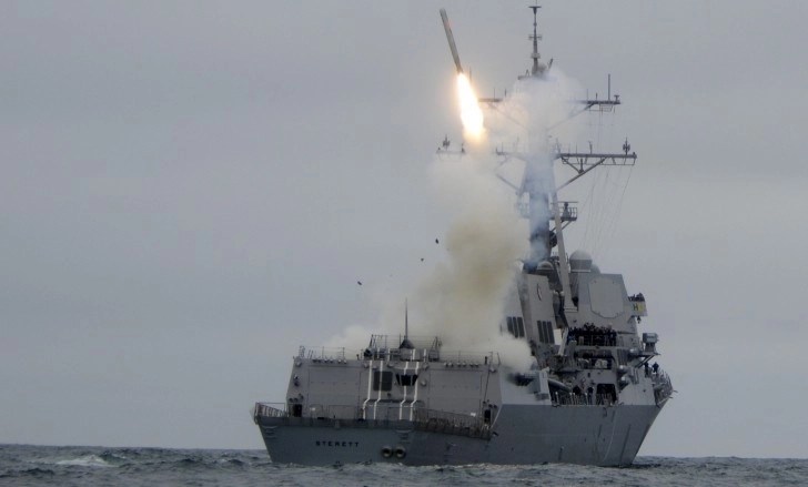 Distrugător american în Oceanul Indian sub atac Iran cu rachete balistice Ghadr-380 și Talaieh în operațiunea True Promise 4 | sursa foto: Stiri pe Surse Distrugător american în Oceanul Indian sub atac Iran cu rachete balistice Ghadr-380 și Talaieh în operațiunea True Promise 4 | sursa foto: Stiri pe Surse