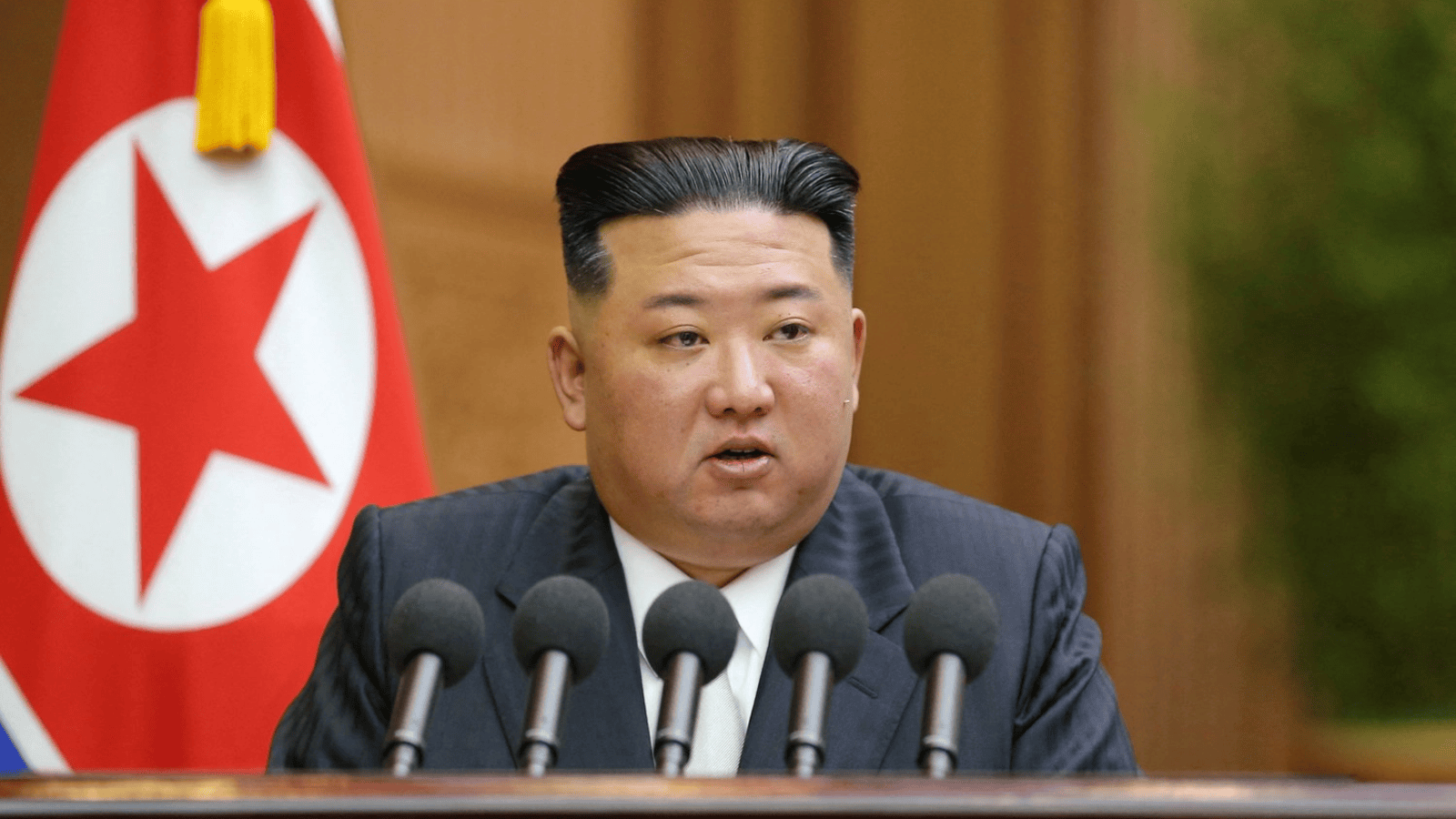 Kim Jong Un supraveghează planurile de modernizare militară și extindere a arsenalului nuclear Coreea de Nord în contextul tensiunilor Coreea de Sud. | sursa foto: Stiri pe Surse Kim Jong Un supraveghează planurile de modernizare militară și extindere a arsenalului nuclear Coreea de Nord în contextul tensiunilor Coreea de Sud. | sursa foto: Stiri pe Surse