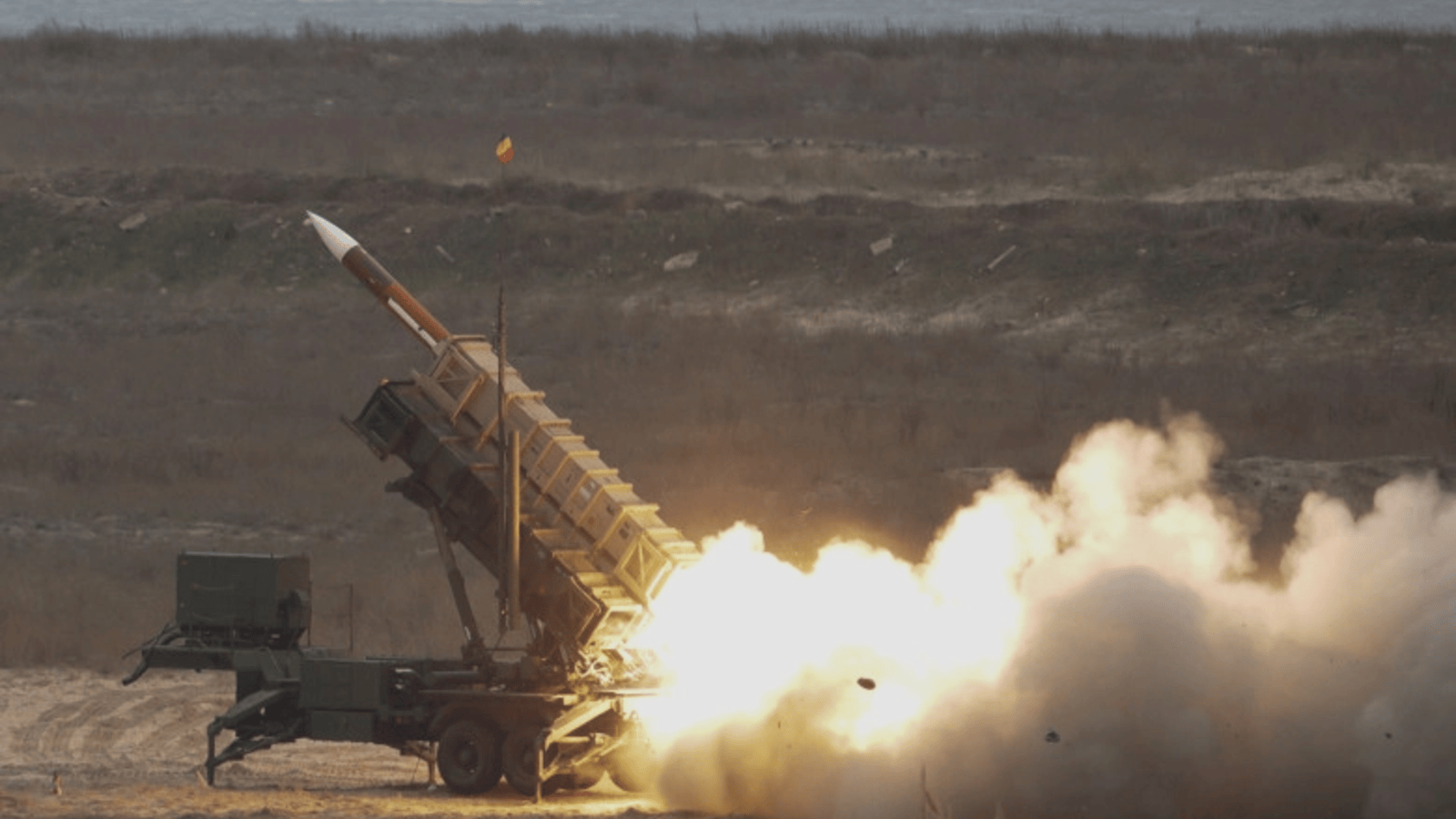 Lansator de interceptoare Patriot fără rachete lângă Kiev, simbol al crizei în apărarea aeriană Ucraina față de rachetele balistice Rusia. | sursa foto: Stiri pe Surse Lansator de interceptoare Patriot fără rachete lângă Kiev, simbol al crizei în apărarea aeriană Ucraina față de rachetele balistice Rusia. | sursa foto: Stiri pe Surse