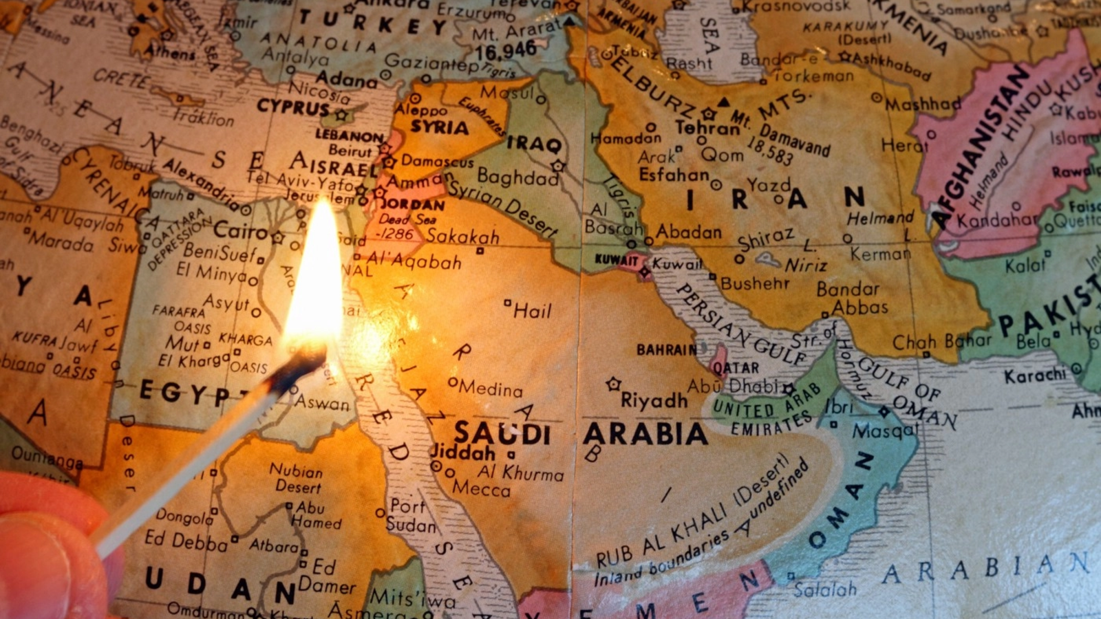 Rachete și drone iraniene atacând baza militară americană Juffair în Bahrain în contextul conflictului SUA Iran și atacurilor militare Bahrain asupra petroliere Emiratele Arabe Unite. | sursa foto: Stiri pe Surse Rachete și drone iraniene atacând baza militară americană Juffair în Bahrain în contextul conflictului SUA Iran și atacurilor militare Bahrain asupra petroliere Emiratele Arabe Unite. | sursa foto: Stiri pe Surse