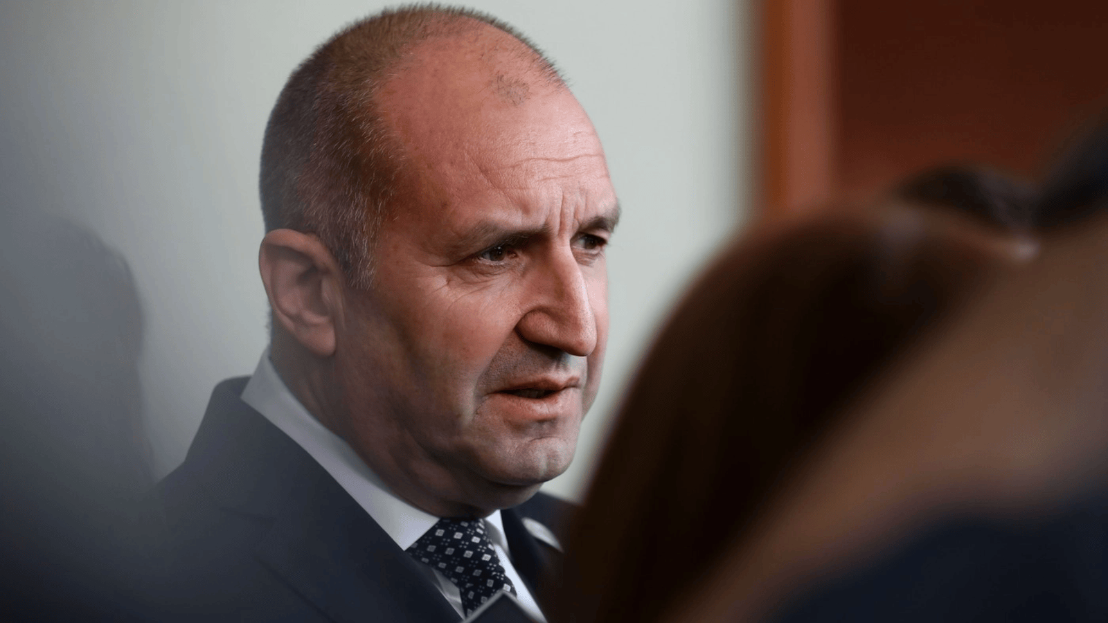 Rumen Radev vorbind la o conferință de presă despre politica externă Bulgaria și relațiile cu Rusia și Europa în 2026. | sursa foto: Stiri pe Surse Rumen Radev vorbind la o conferință de presă despre politica externă Bulgaria și relațiile cu Rusia și Europa în 2026. | sursa foto: Stiri pe Surse