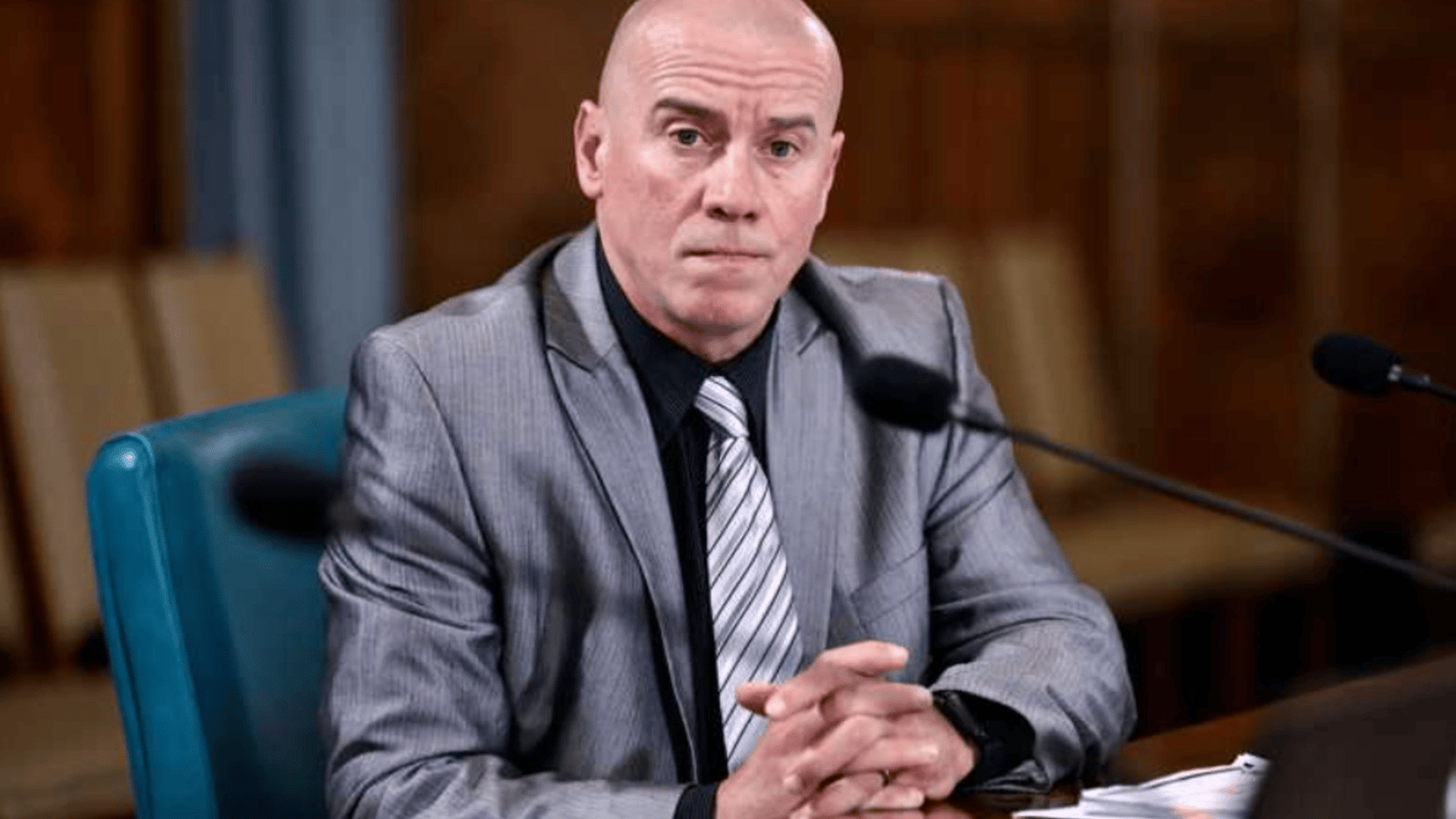 Demeter Andras anunțând demisia ministru cultură după înregistrarea controversată, UDMR reacție critică și solicitare oficială de demisie. | sursa foto: Stiri pe Surse Demeter Andras anunțând demisia ministru cultură după înregistrarea controversată, UDMR reacție critică și solicitare oficială de demisie. | sursa foto: Stiri pe Surse
