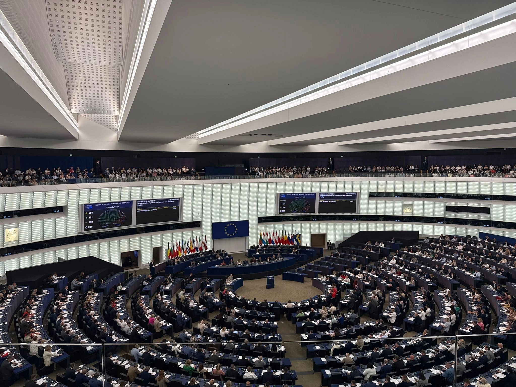 Europarlamentari PSD discutând în plenul Parlamentului European despre ratificarea acordului UE-Mercosur și impactul deciziei. | sursa foto: Stiri pe Surse Europarlamentari PSD discutând în plenul Parlamentului European despre ratificarea acordului UE-Mercosur și impactul deciziei. | sursa foto: Stiri pe Surse