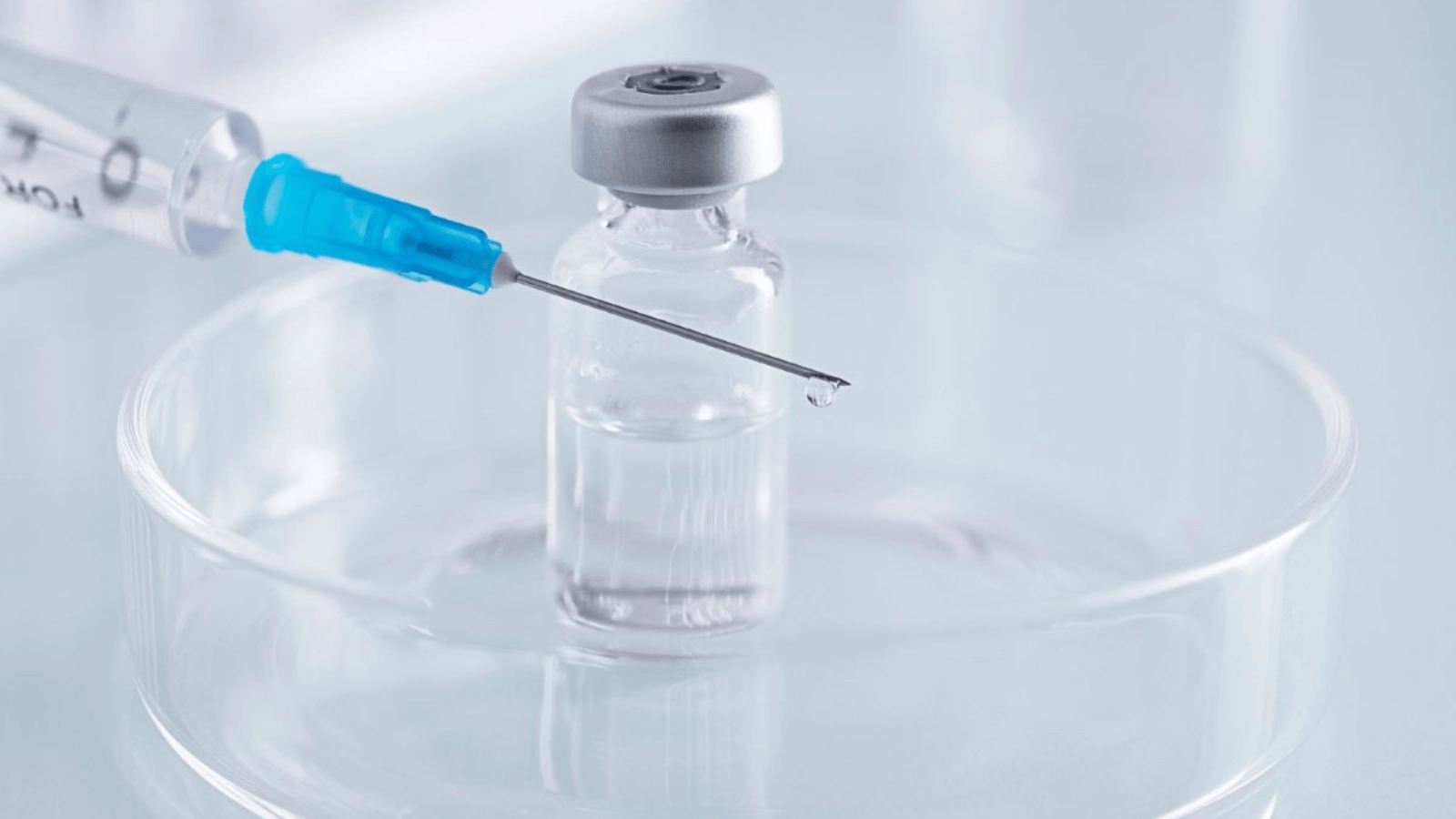 Copil la cabinet medical primind vaccin, ilustrând scădere rată vaccinare infantilă după pandemia COVID-19 și riscuri boli infecțioase copii. | sursa foto: Stiri pe Surse Copil la cabinet medical primind vaccin, ilustrând scădere rată vaccinare infantilă după pandemia COVID-19 și riscuri boli infecțioase copii. | sursa foto: Stiri pe Surse