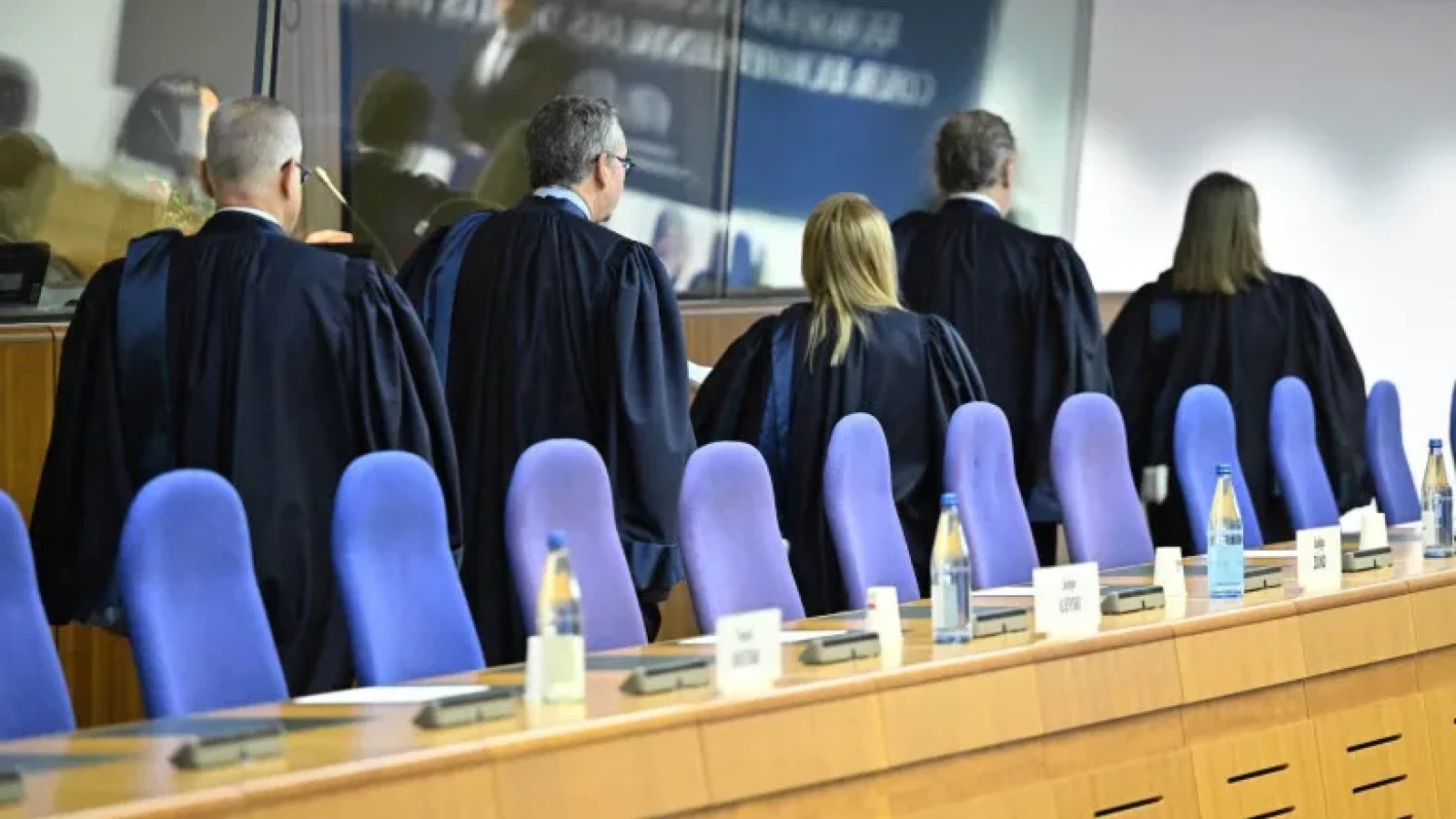 Curtea Constituțională a României în sala de judecată, discutând cererea Uniunii Naționale a Judecătorilor privind acces informații clasificate și siguranță națională. | sursa foto: Stiri pe Surse Curtea Constituțională a României în sala de judecată, discutând cererea Uniunii Naționale a Judecătorilor privind acces informații clasificate și siguranță națională. | sursa foto: Stiri pe Surse