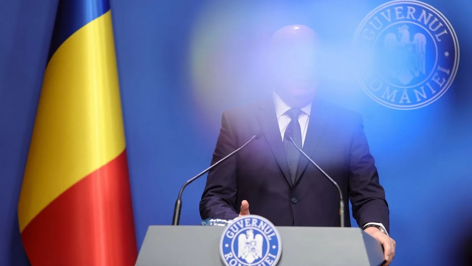 Panou de control al rețelei electrice cu grafice și hărți, ilustrând gestionarea crizei energetice România și limitarea consumului industrial în timpul importului energie electrică crescut. | sursa foto: Stiri pe Surse Panou de control al rețelei electrice cu grafice și hărți, ilustrând gestionarea crizei energetice România și limitarea consumului industrial în timpul importului energie electrică crescut. | sursa foto: Stiri pe Surse