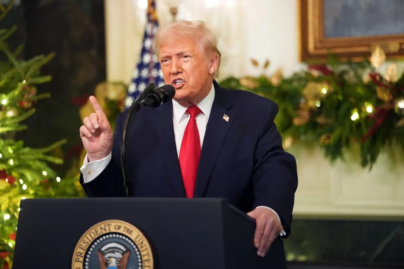 Donald Trump și Ali Khamenei în timpul unei conferințe, simbolizând tensiunile legate de protestele Iran și cererile de schimbare a liderilor. | sursa foto: Stiri pe Surse Donald Trump și Ali Khamenei în timpul unei conferințe, simbolizând tensiunile legate de protestele Iran și cererile de schimbare a liderilor. | sursa foto: Stiri pe Surse